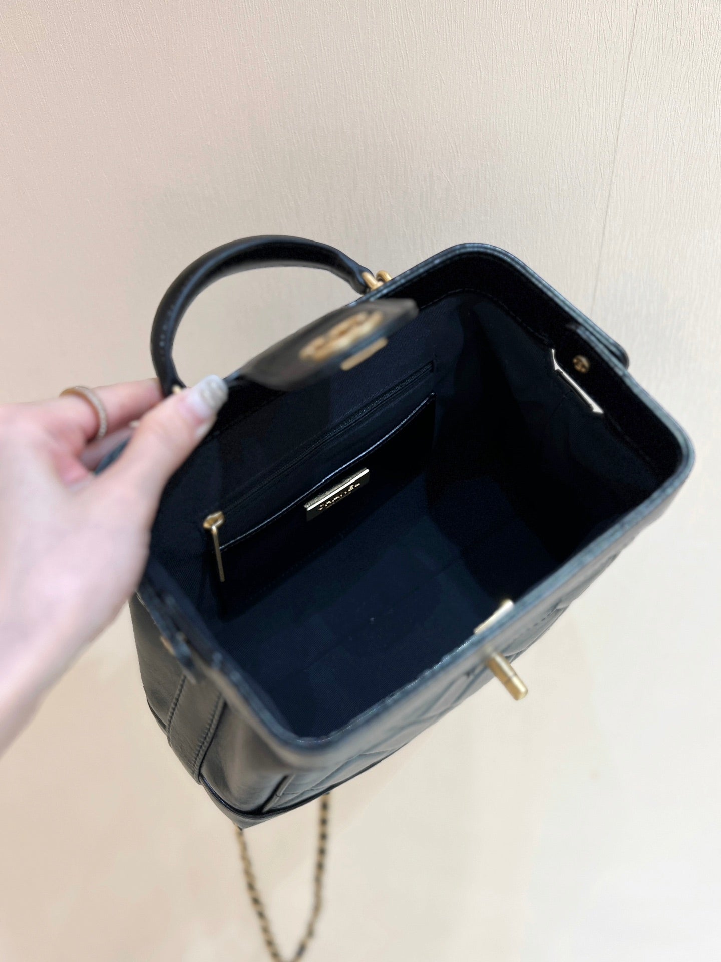 CHANEL MEDIUM TOP HANDLE BAG 23 IN BLACK OIL-WAX LAMBSKIN GOLD HARDWARE