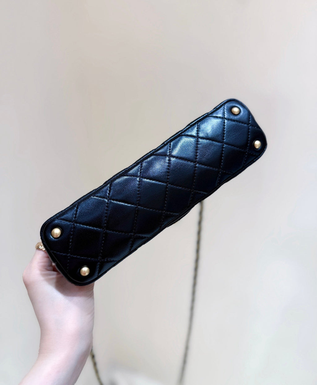 CHANEL QUILTED FLAP BAG WITH HANDLE 20 IN BLACK LAMBSKIN GOLD PLATED METAL