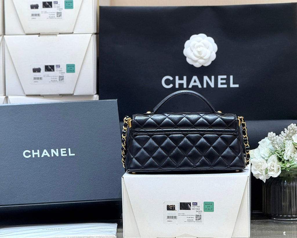 CHANEL QUILTED FLAP BAG WITH HANDLE 20 IN BLACK LAMBSKIN GOLD PLATED METAL