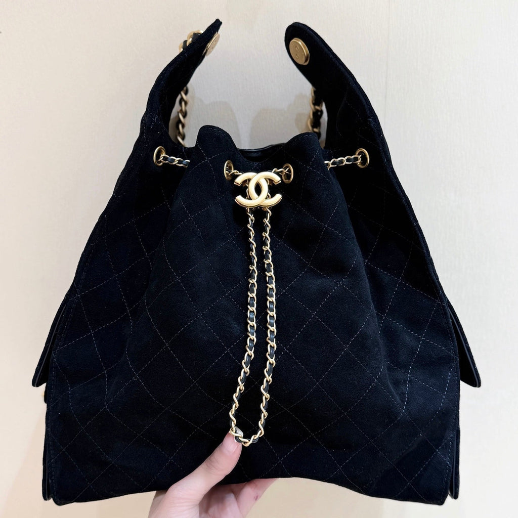 CHANEL 25 HANDBAG 40 IN BLACK SUEDE GOLD HARDWARE