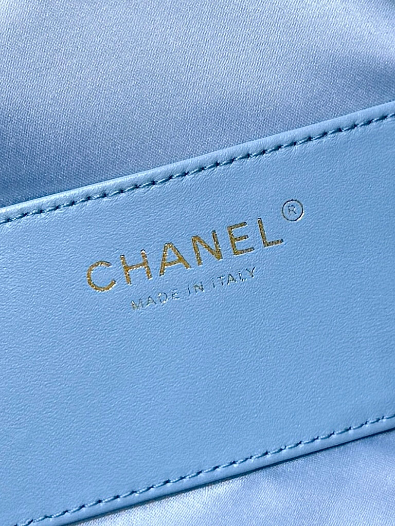 CHANEL 25 HANDBAG 40 IN BLUE DENIM GOLD HARDWARE