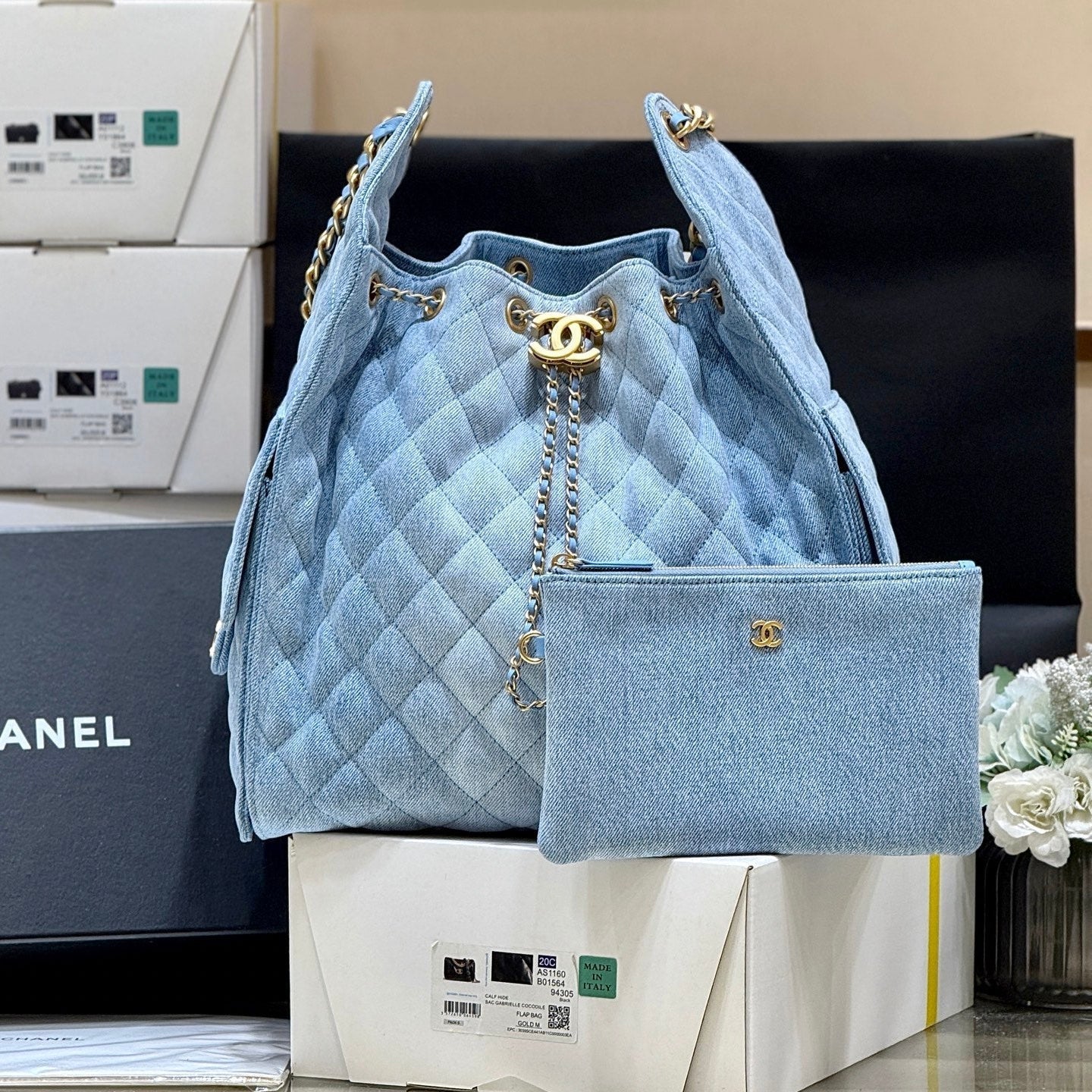CHANEL 25 HANDBAG 40 IN BLUE DENIM GOLD HARDWARE