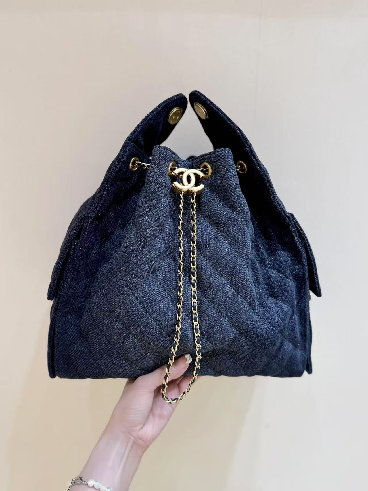 CHANEL 25 HANDBAG 40 IN BLACK DENIM GOLD HARDWARE