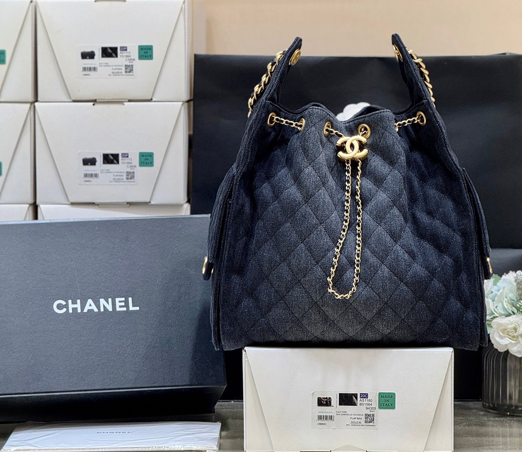 CHANEL 25 HANDBAG 40 IN DARK BLUE DENIM GOLD HARDWARE