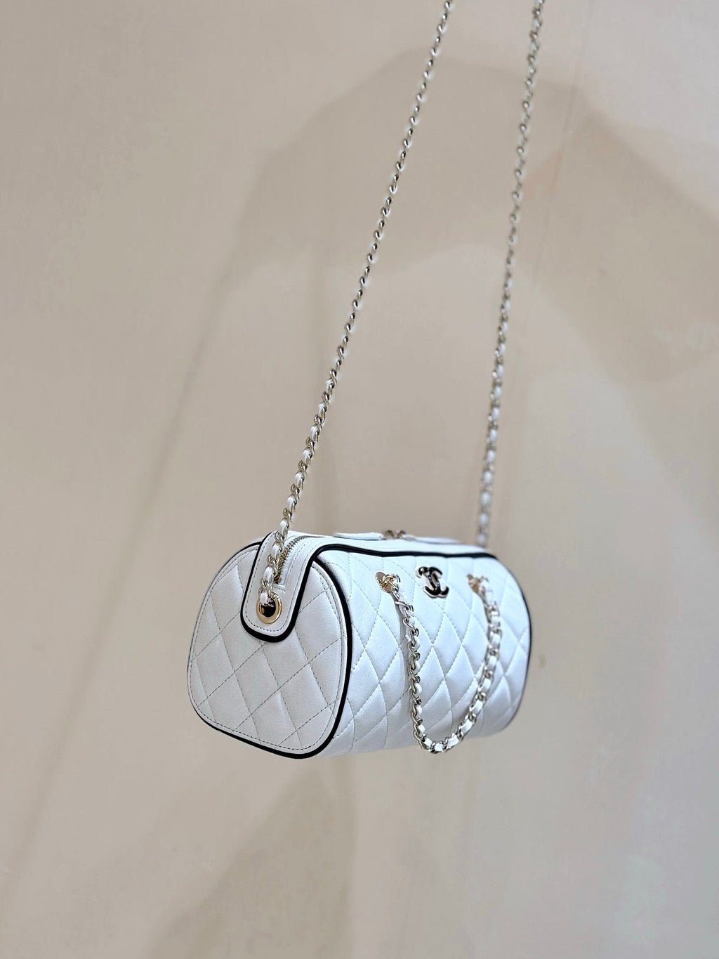 CHANEL 25S CLUTCH WITH CHAIN 18 IN WHITE LAMBSKIN