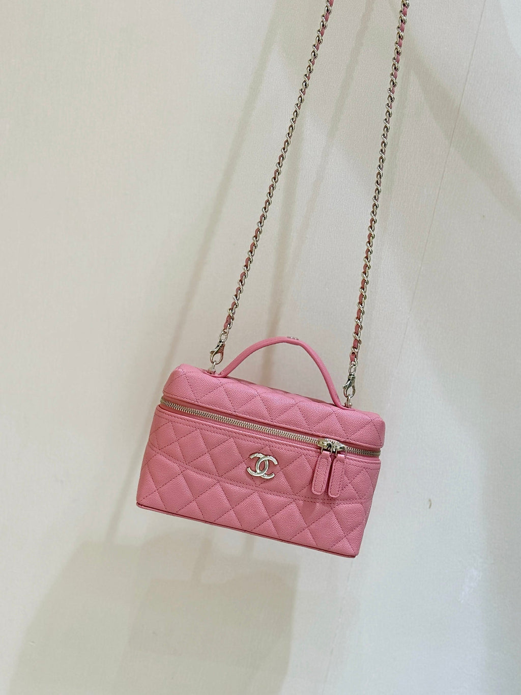CHANEL VANITY CASE 19 IN CONTESSA PINK CALFSKIN GOLD-TONE METALLIC