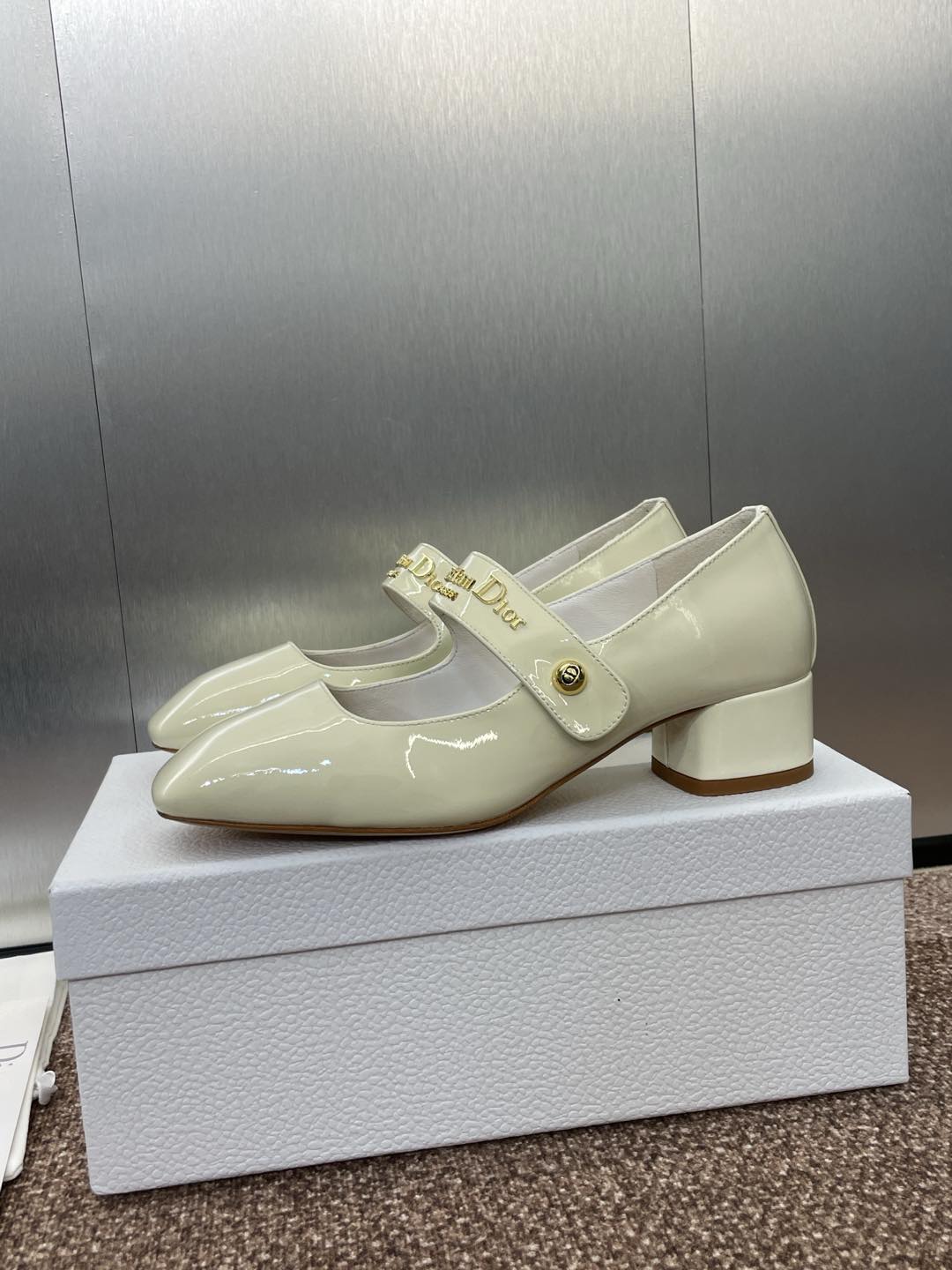 DIOR MEDIUM 35 MM HEEL PUMP IN WHITE PATENT CALFSKIN
