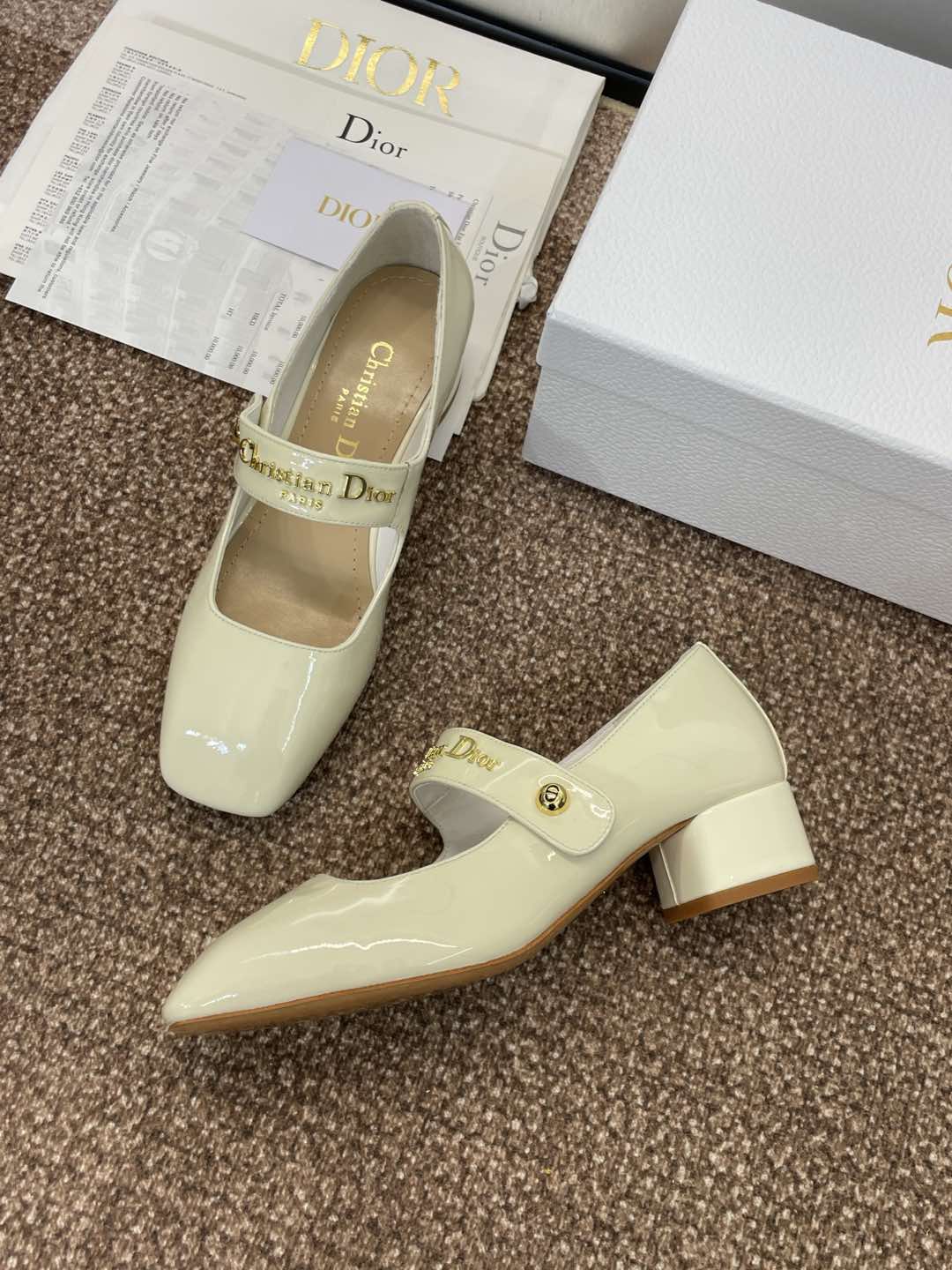 DIOR MEDIUM 35 MM HEEL PUMP IN WHITE PATENT CALFSKIN
