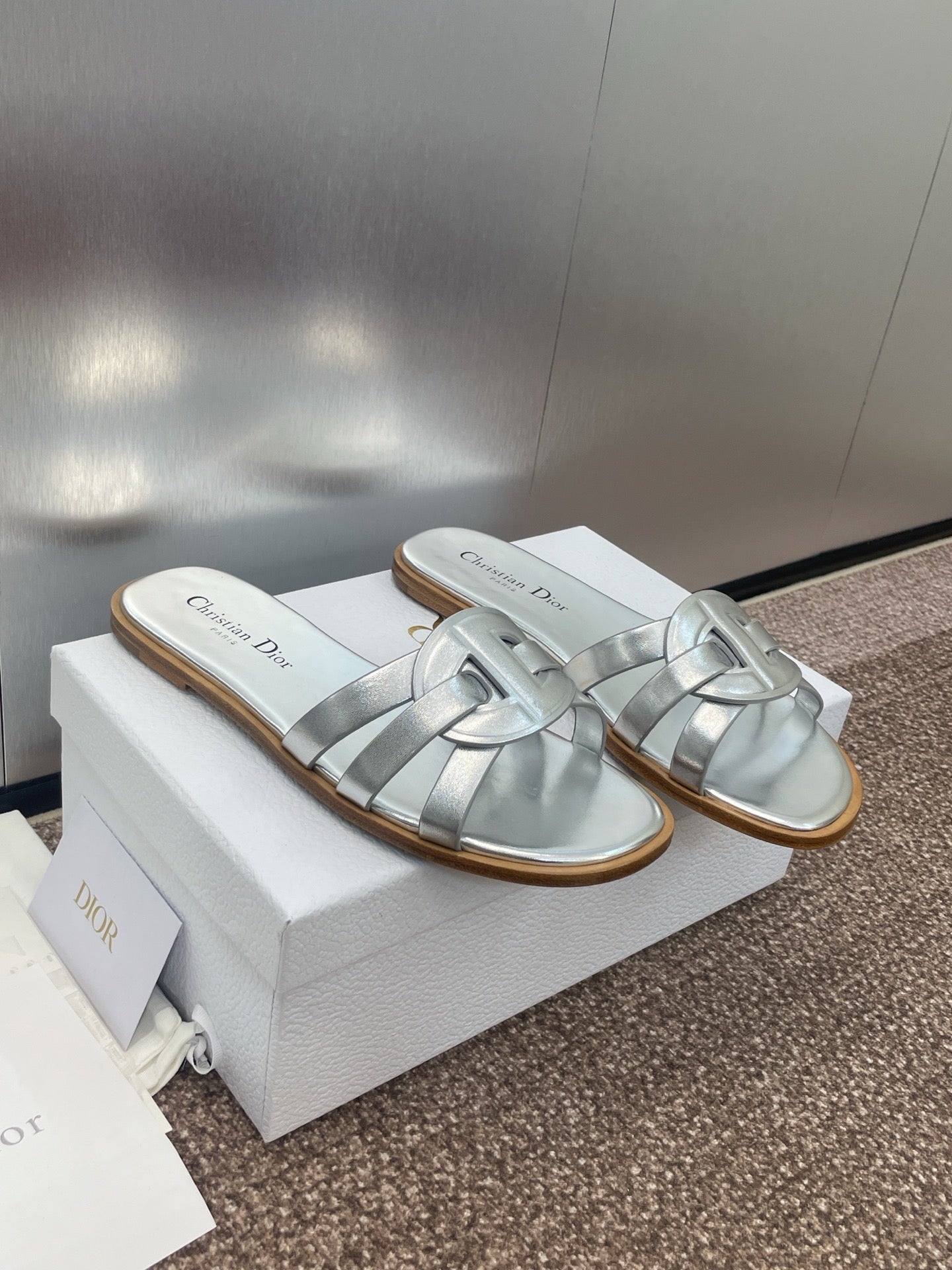 DIOR D-CLUB SLIDE SANDAL 25S IN SILVER GLOSSY CALFSKIN