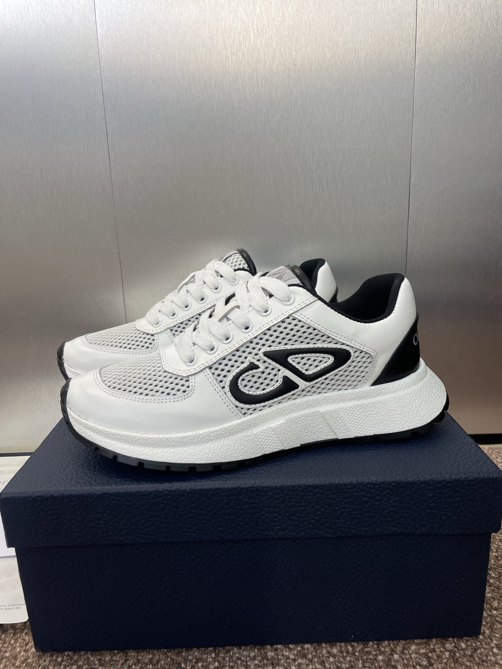 DIOR 25S D-RUN'N COUPLE SNEAKERS IN WHITE BLACK CALFSKIN AND MESH