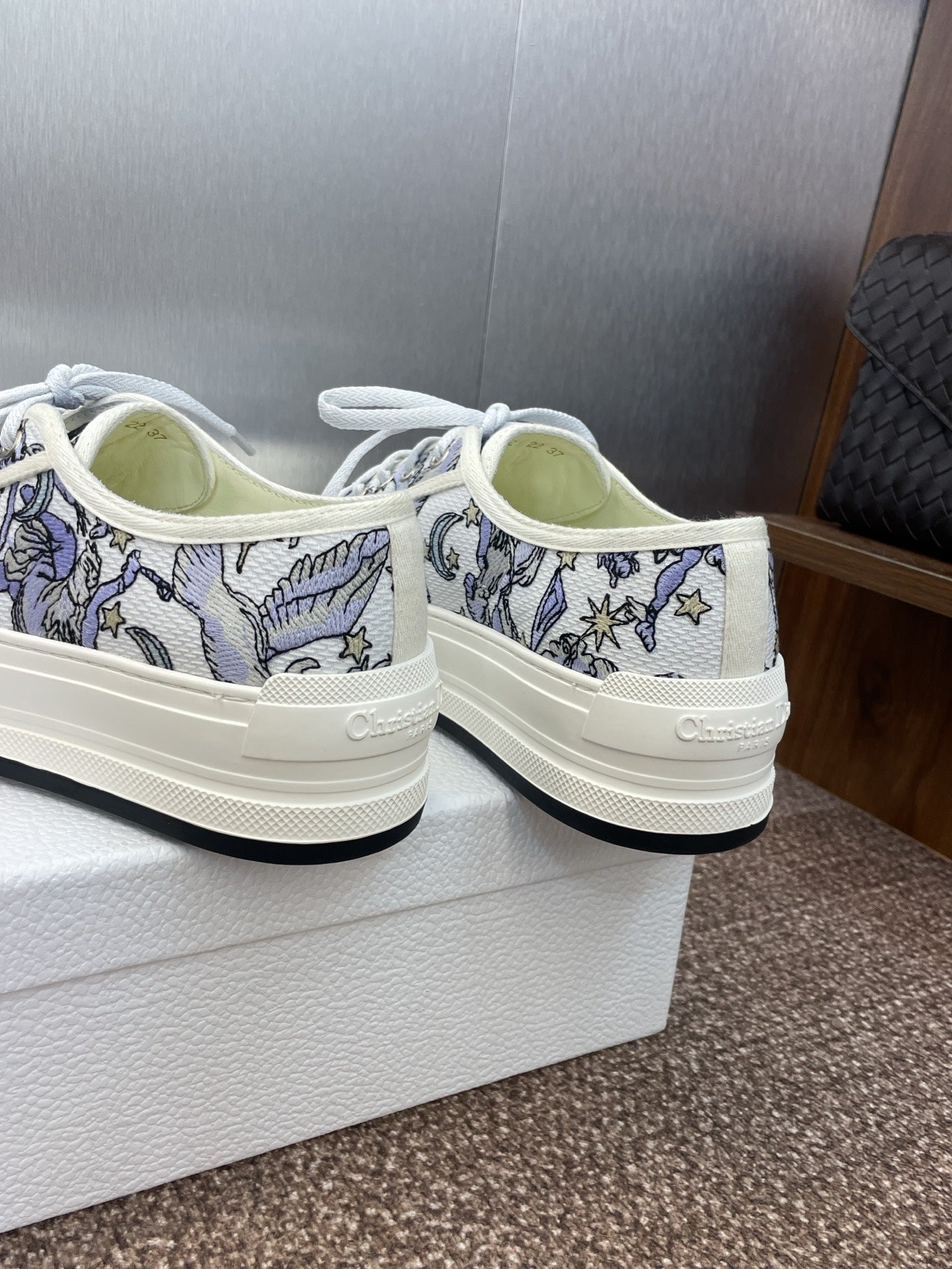 DIOR 25S WALK'N' SNEAKER IN BLUE TOILE DE JOUY EMBROIDERED COTTON