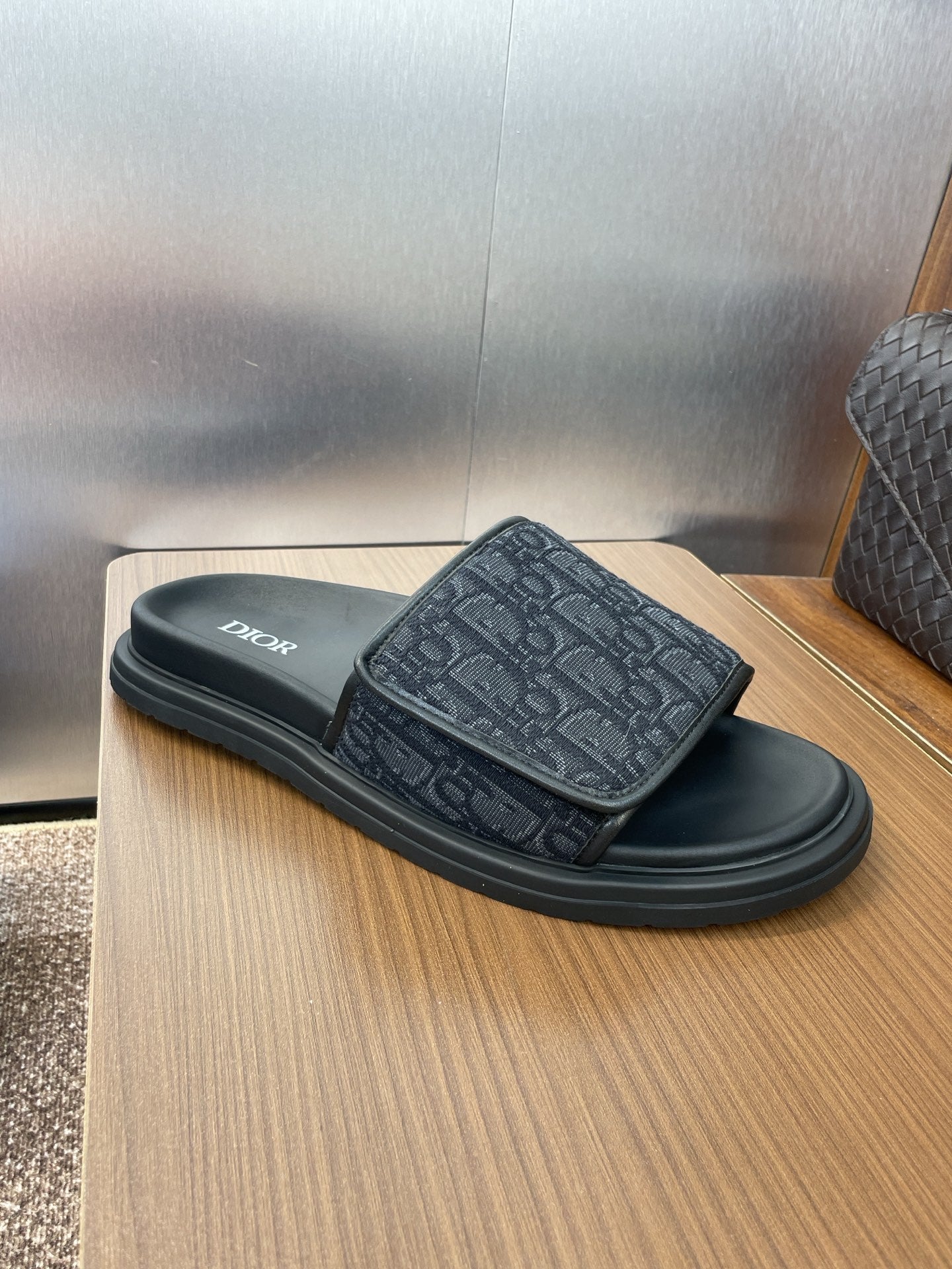 DIOR 25S ALIAS SLIDES IN BLACK CALFSKIN WITH CD OBLIQUE DARK BLUE LOGO