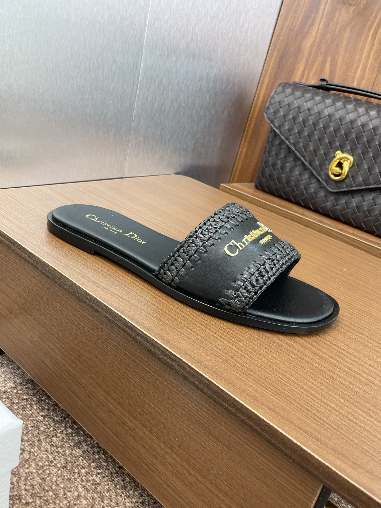 DIOR 25S D-LANE SLIDE BLACK CALFSKIN AND BLACK BRAIDED RAFFIA