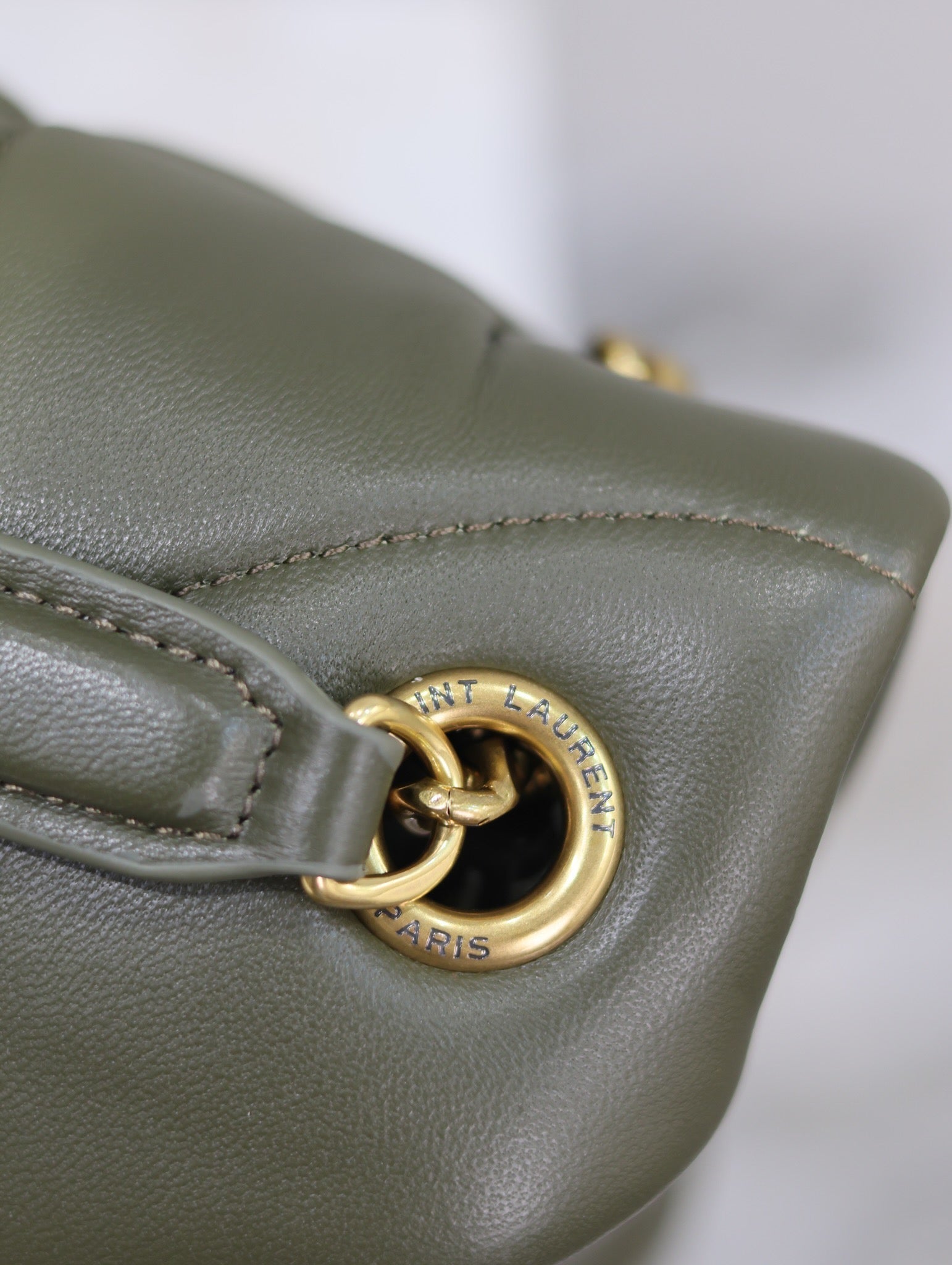YSL 25S LOULOU PUFFER MM 29 IN DARK OLIVE CALFSKIN GOLD HARDWRE