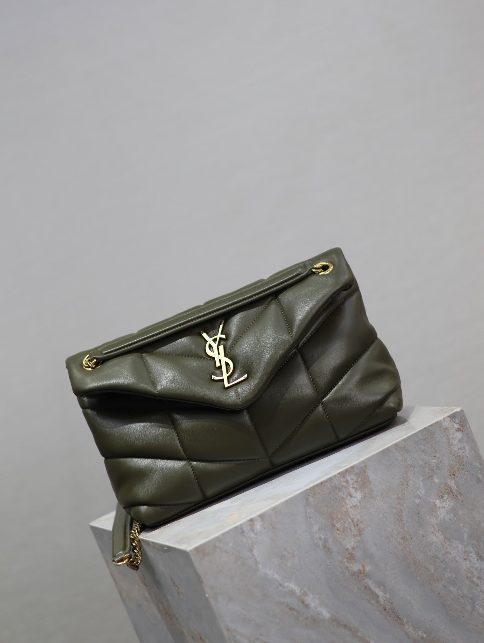 YSL 25S LOULOU PUFFER MM 29 IN DARK OLIVE CALFSKIN GOLD HARDWRE