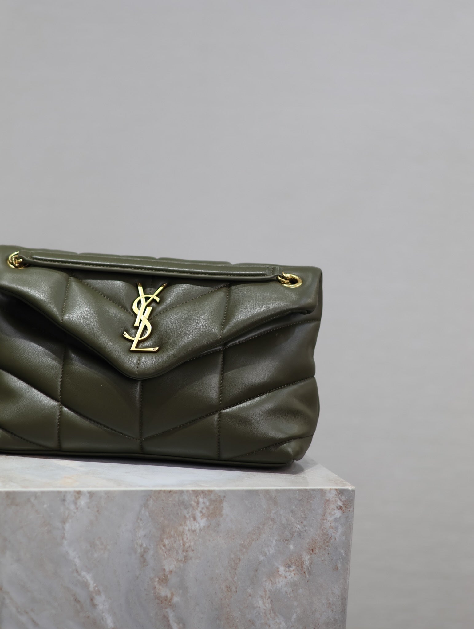 YSL 25S LOULOU PUFFER MM 29 IN DARK OLIVE CALFSKIN GOLD HARDWRE