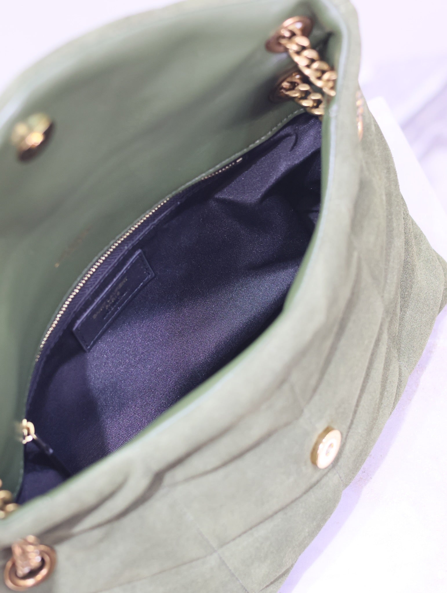 YSL 25S LOULOU PUFFER MM 29 IN GREEN SUEDE GOLD HARDWRE