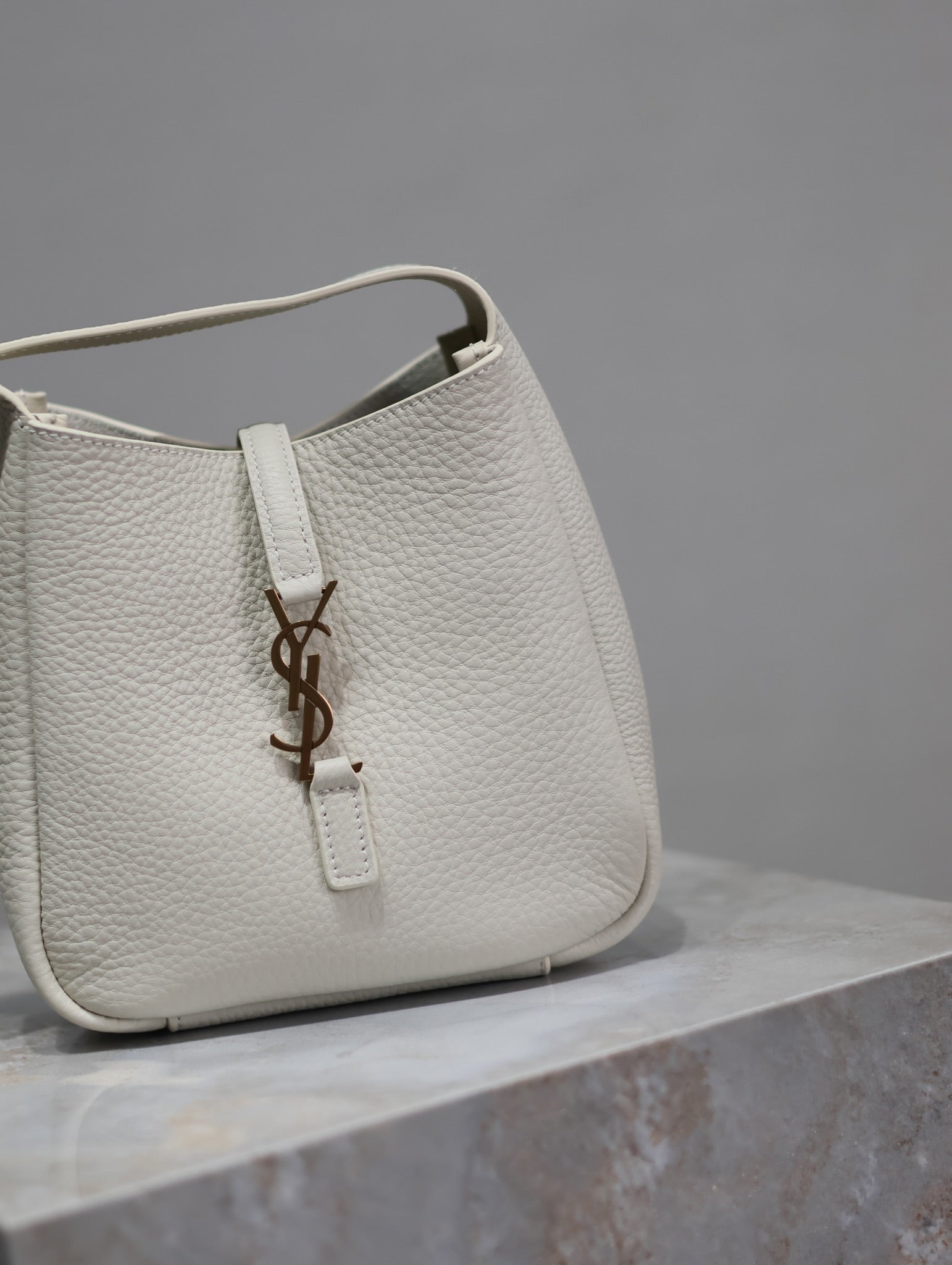 YSL 25S LE 5 À 7 BAG 16 IN BLANC VINTAGE GRAINED CALFSKIN GOLD HARDWRE