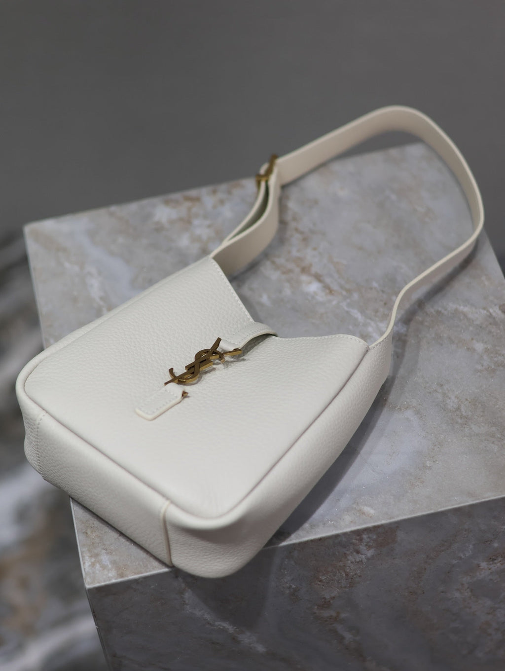 YSL 25S LE 5 À 7 BAG 16 IN BLANC VINTAGE GRAINED CALFSKIN GOLD HARDWARE