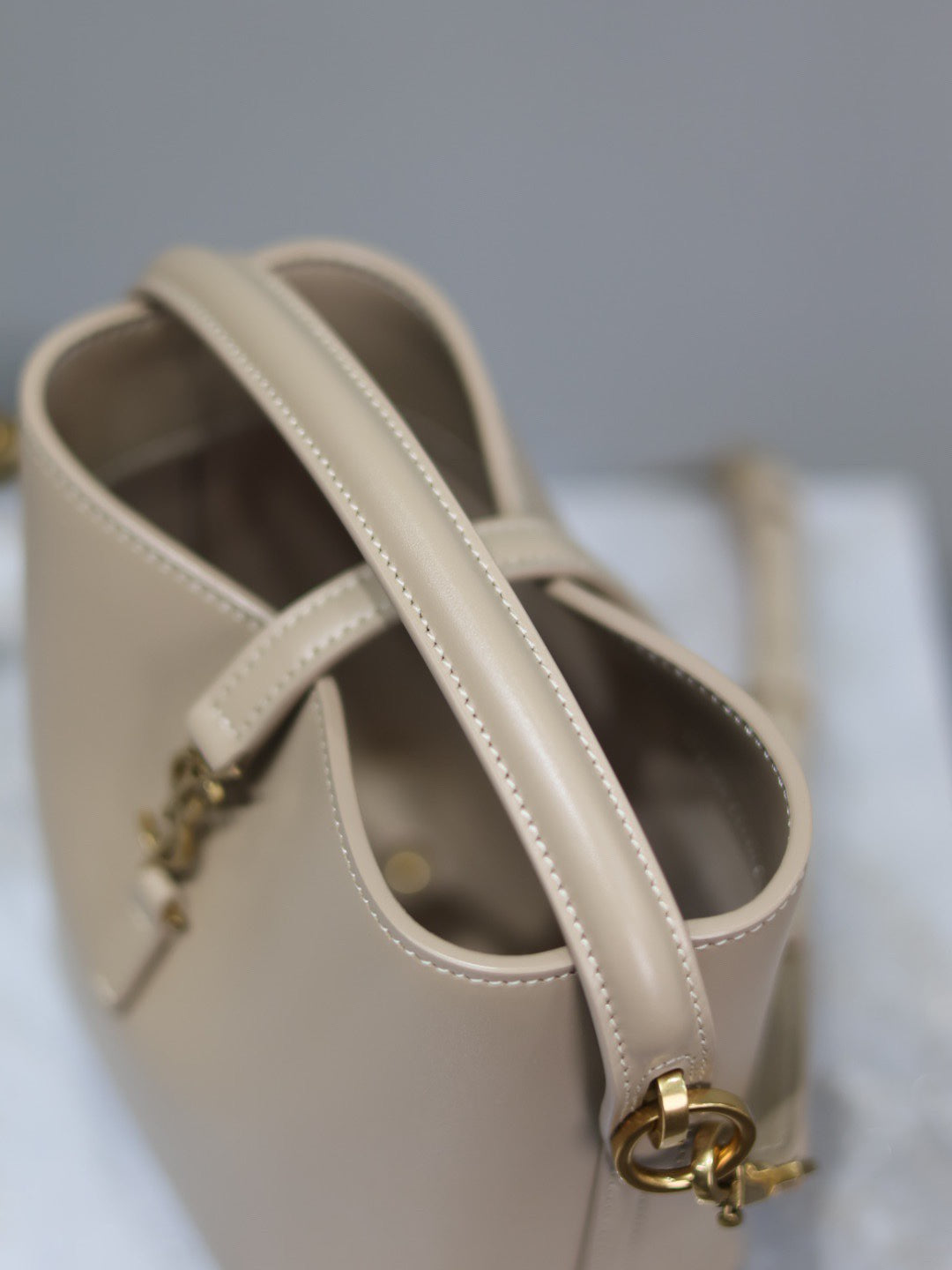 YSL 25S LE 37 BUCKET 15 IN BEIGE CALFSKIN GOLD HARDWARE