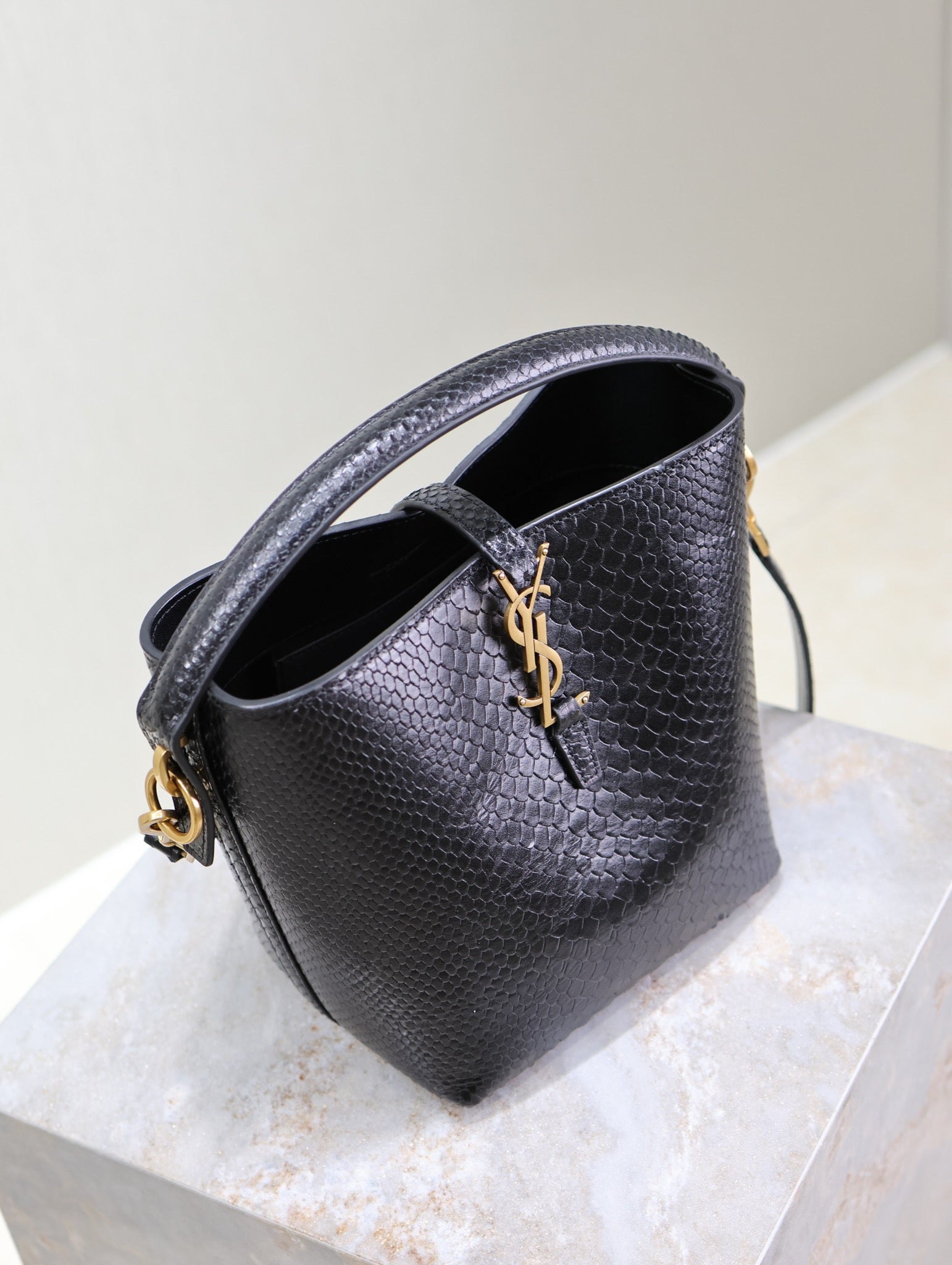 YSL 25S LE 37 20 IN BLACK SNAKE EMBOSSED CALFSKIN GOLD HARDWRE