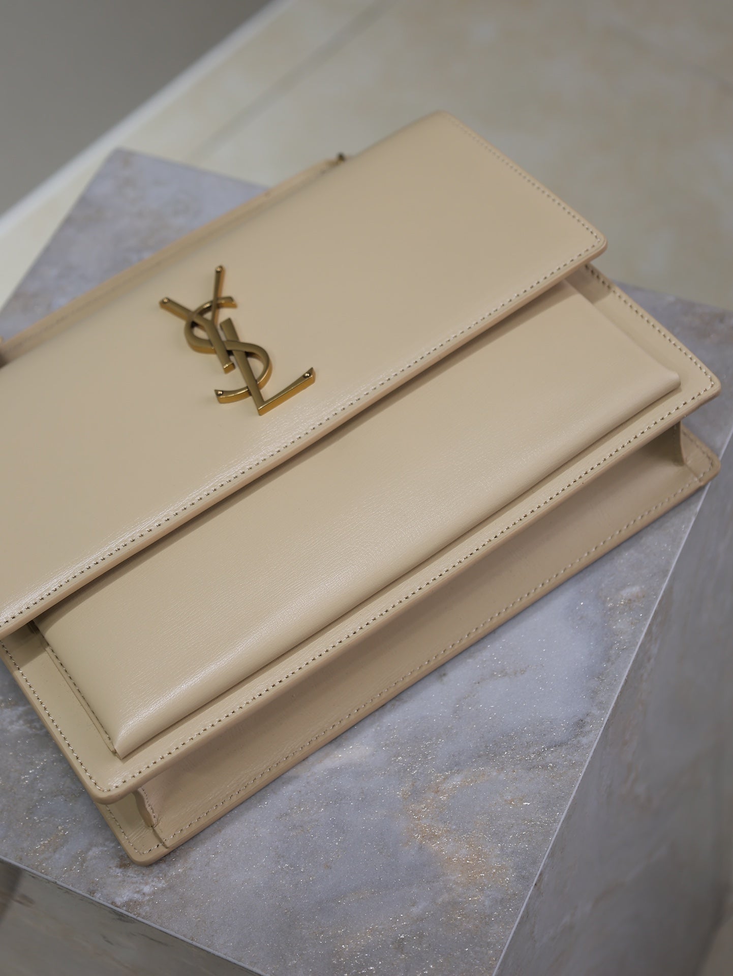 YSL 25S SUNSET MM 25 IN NUDE CALFSKIN GOLD HARDWRE