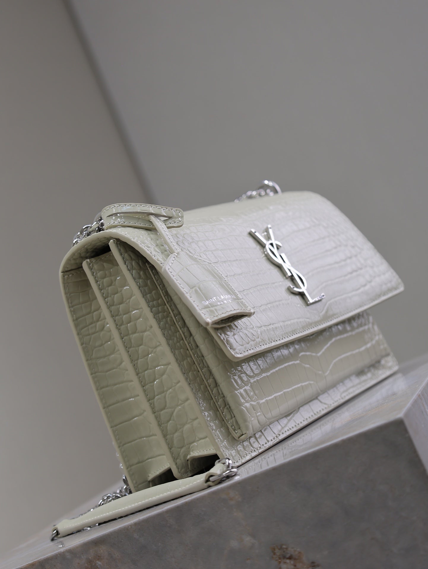 YSL 25S SUNSET MEDIUM 22 IN IVORY CROCODILE-EMBOSSED SHINY CALFSKIN SILVER HARDWRE
