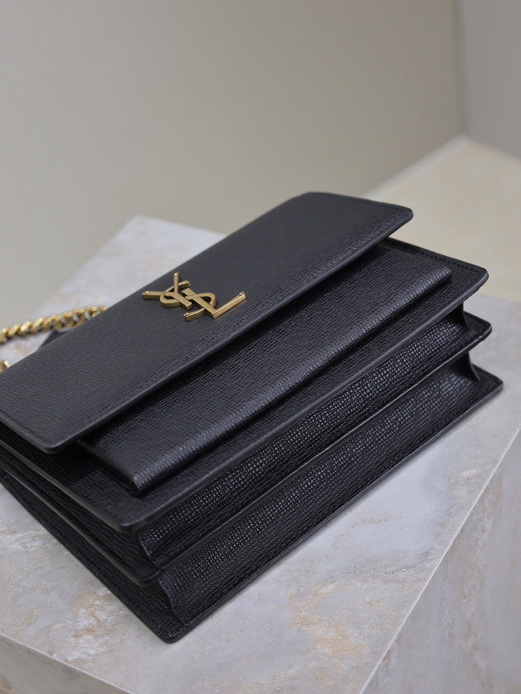 YSL 25S SUNSET MEDIUM 22 IN BLACK GRAINED CALFSKIN GOLD HARDWRE