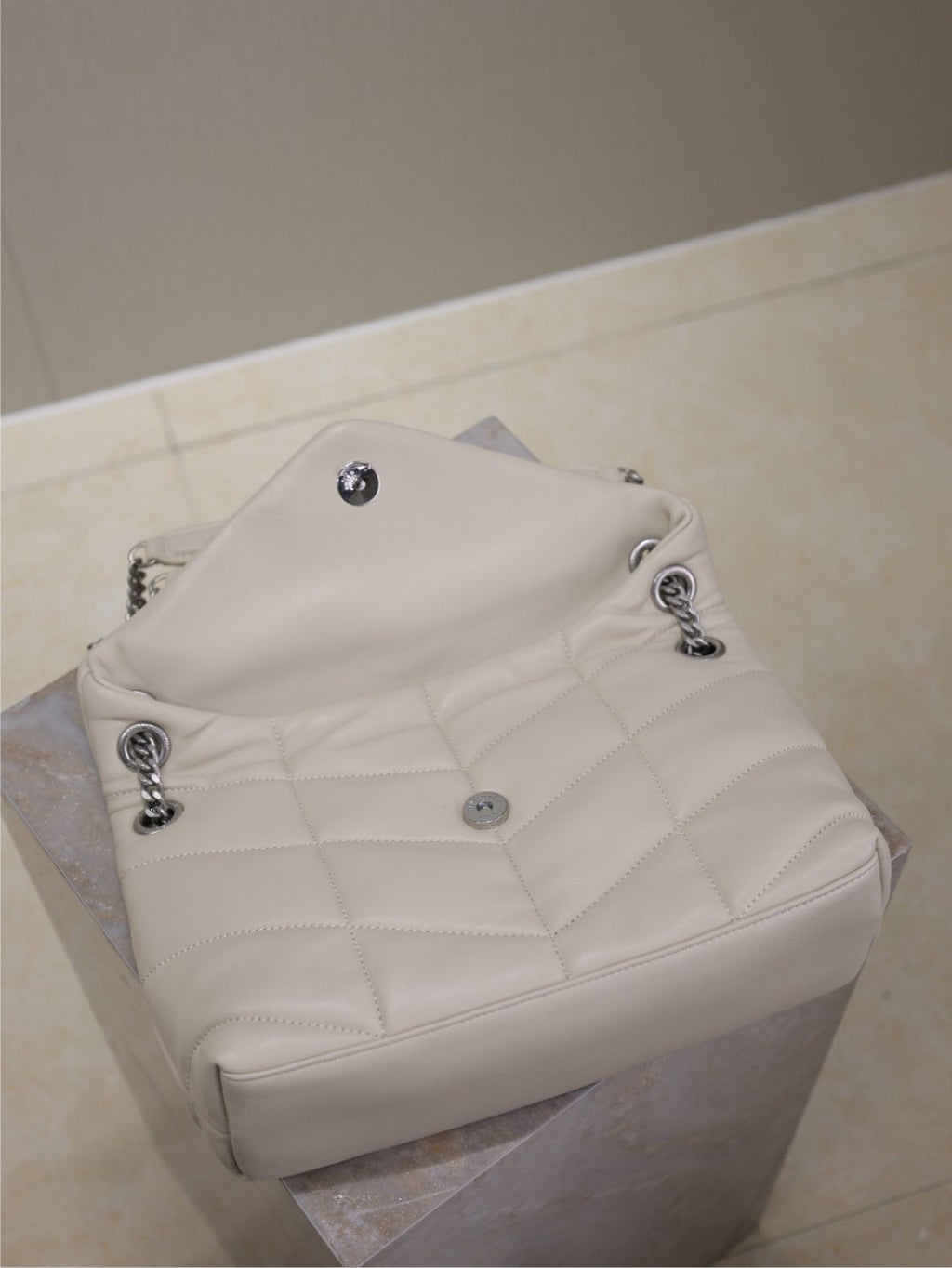 YSL 25S LOULOU PUFFER MM 29 IN SMOKEY TAUPE CALFSKIN SILVER HARDWARE