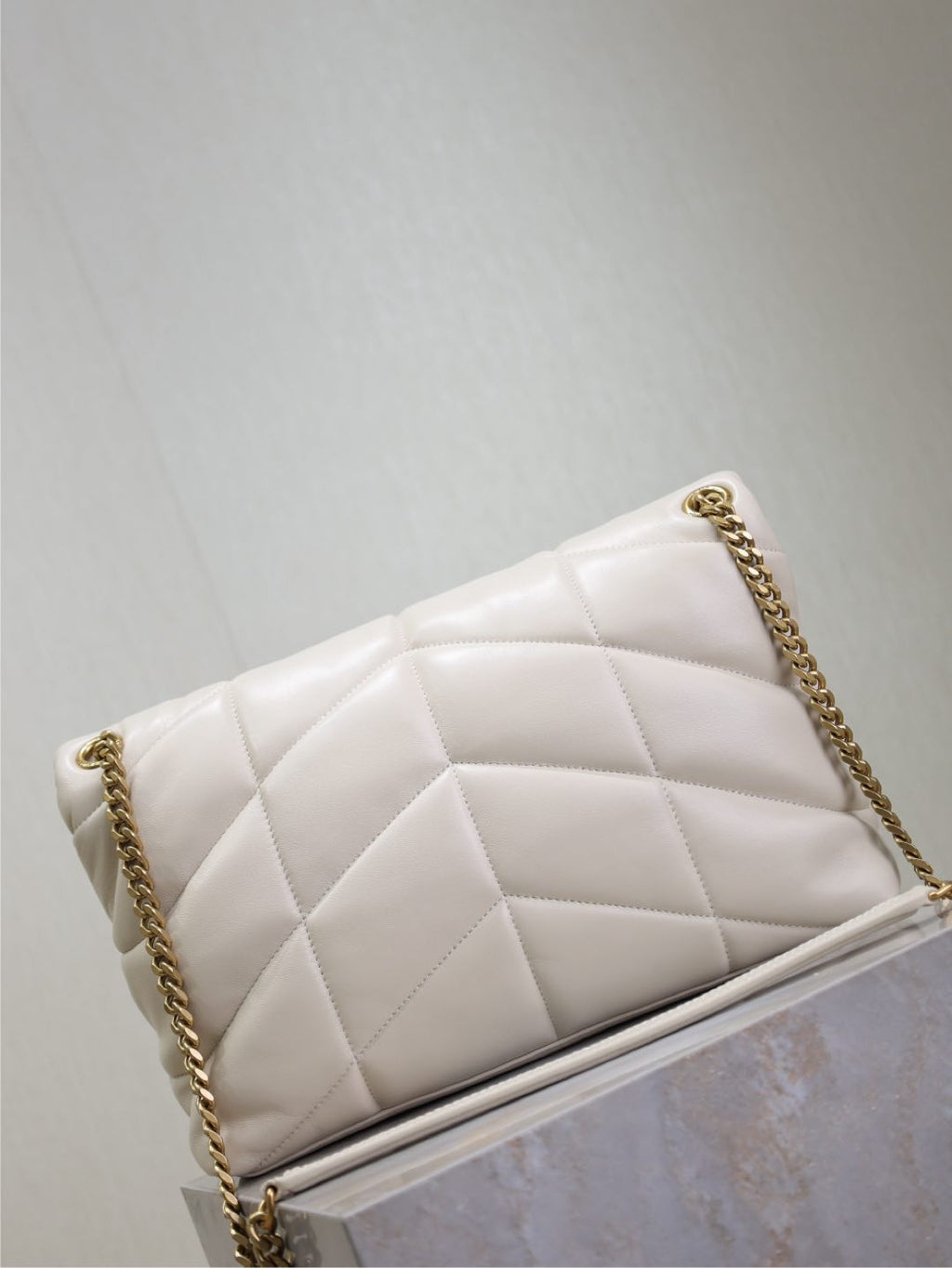 YSL 25S LOULOU PUFFER GM 35 IN BLANC VINTAGE CALFSKIN GOLD HARDWARE