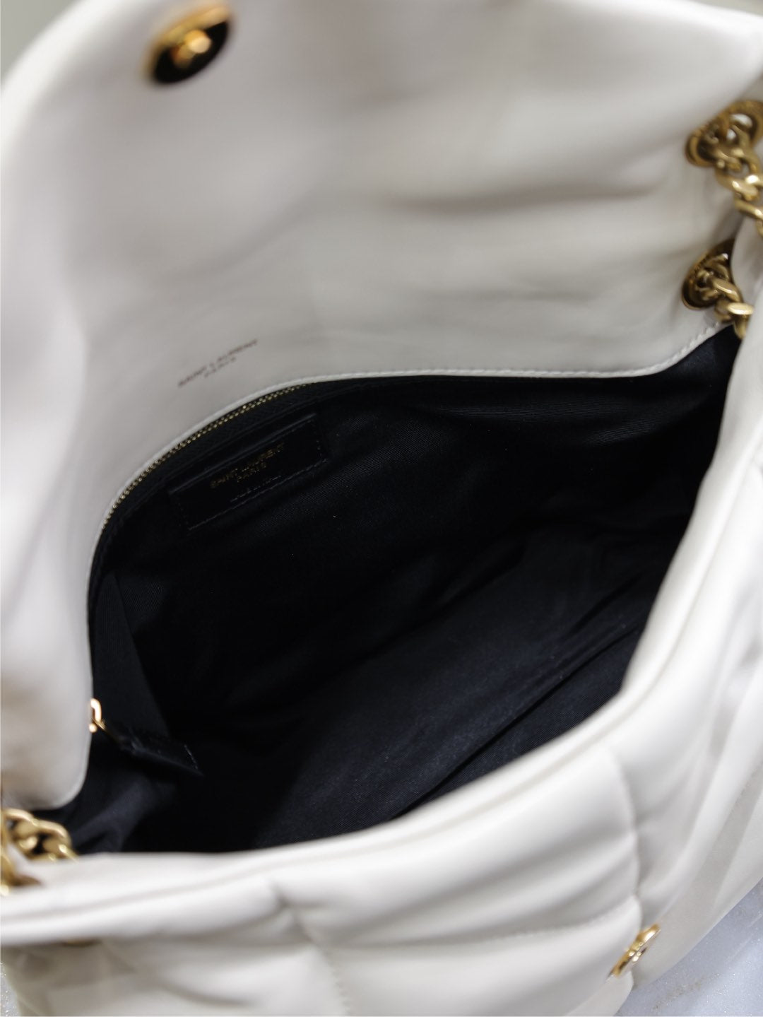YSL 25S LOULOU PUFFER GM 35 IN BLANC VINTAGE CALFSKIN GOLD HARDWRE