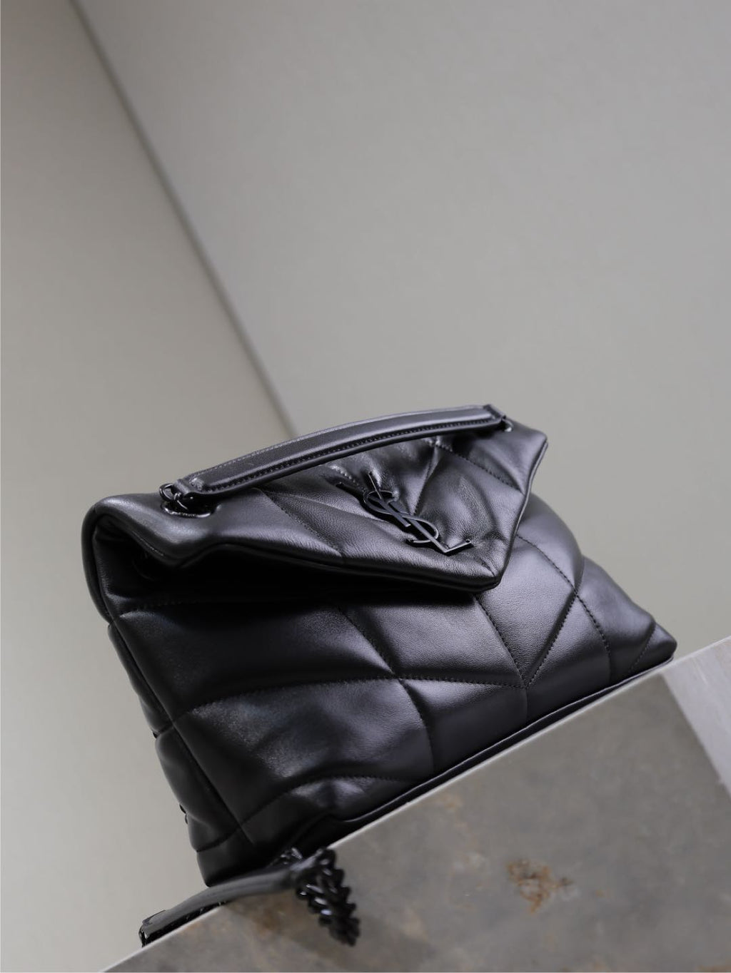 YSL 25S LOULOU PUFFER MM 29 IN BLACK CALFSKIN BLACK HARDWARE
