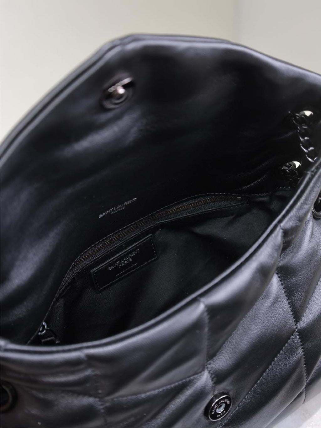 YSL 25S LOULOU PUFFER MM 29 IN BLACK CALFSKIN BLACK HARDWRE
