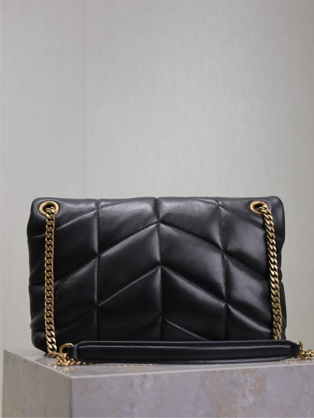 YSL 25S LOULOU PUFFER MM 29 IN BLACK CALFSKIN GOLD HARDWRE