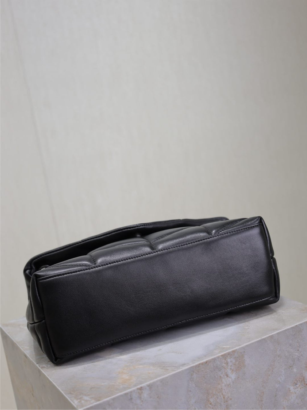YSL 25S LOULOU PUFFER MM 29 IN BLACK CALFSKIN SILVER HARDWRE