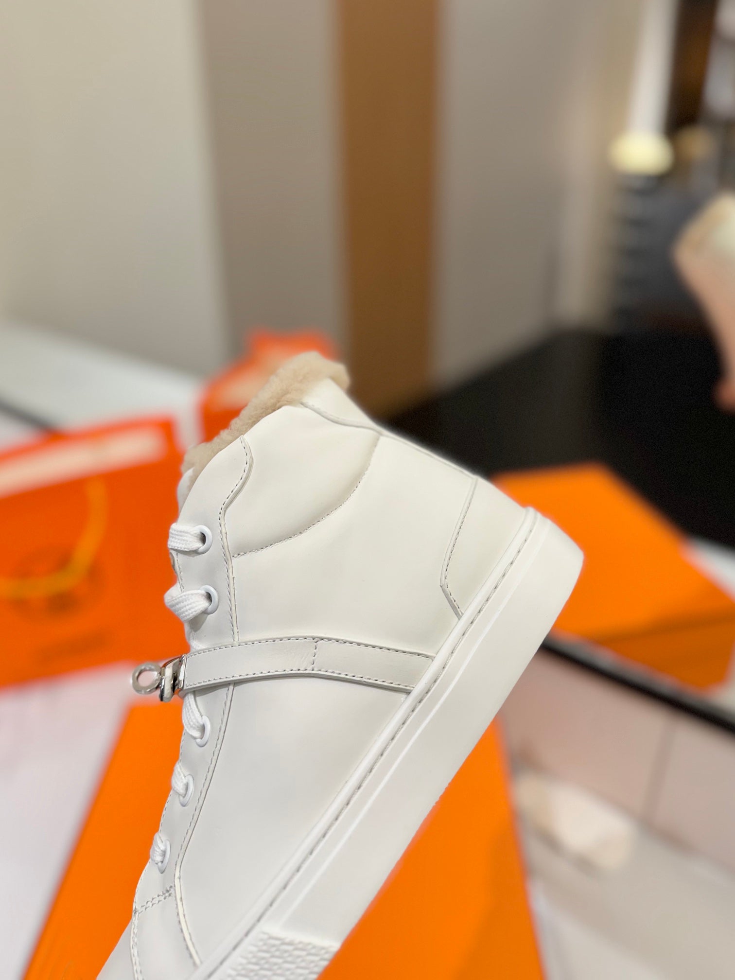 HERMES CHEALSEA BOOTS IN WHITE CALFSKIN AND FLEECE LINING