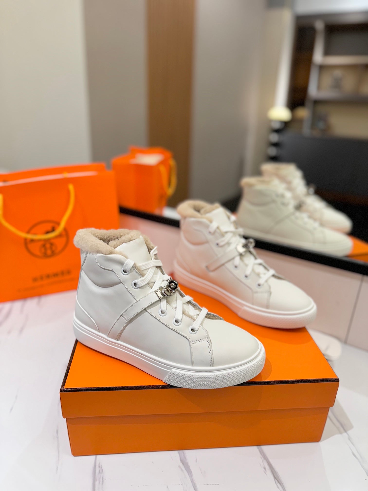 HERMES CHEALSEA BOOTS IN WHITE CALFSKIN AND FLEECE LINING