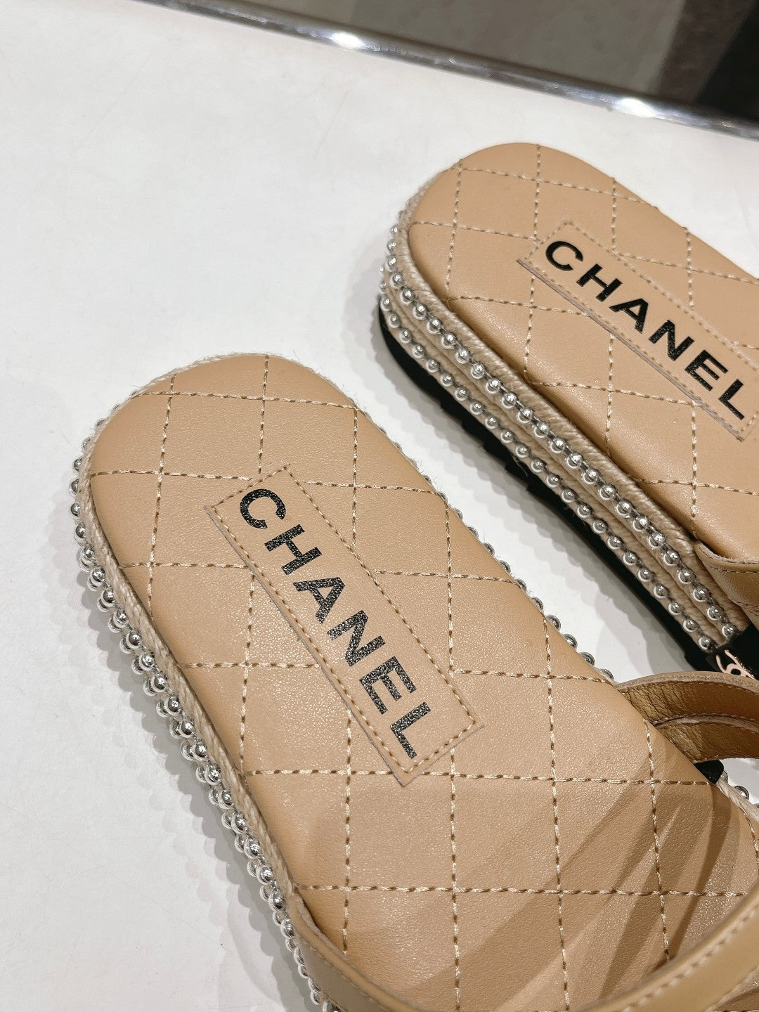 CHANEL SLIPPERS CROSS STRAPS IN BEIGE CREAM LAMBSKIN