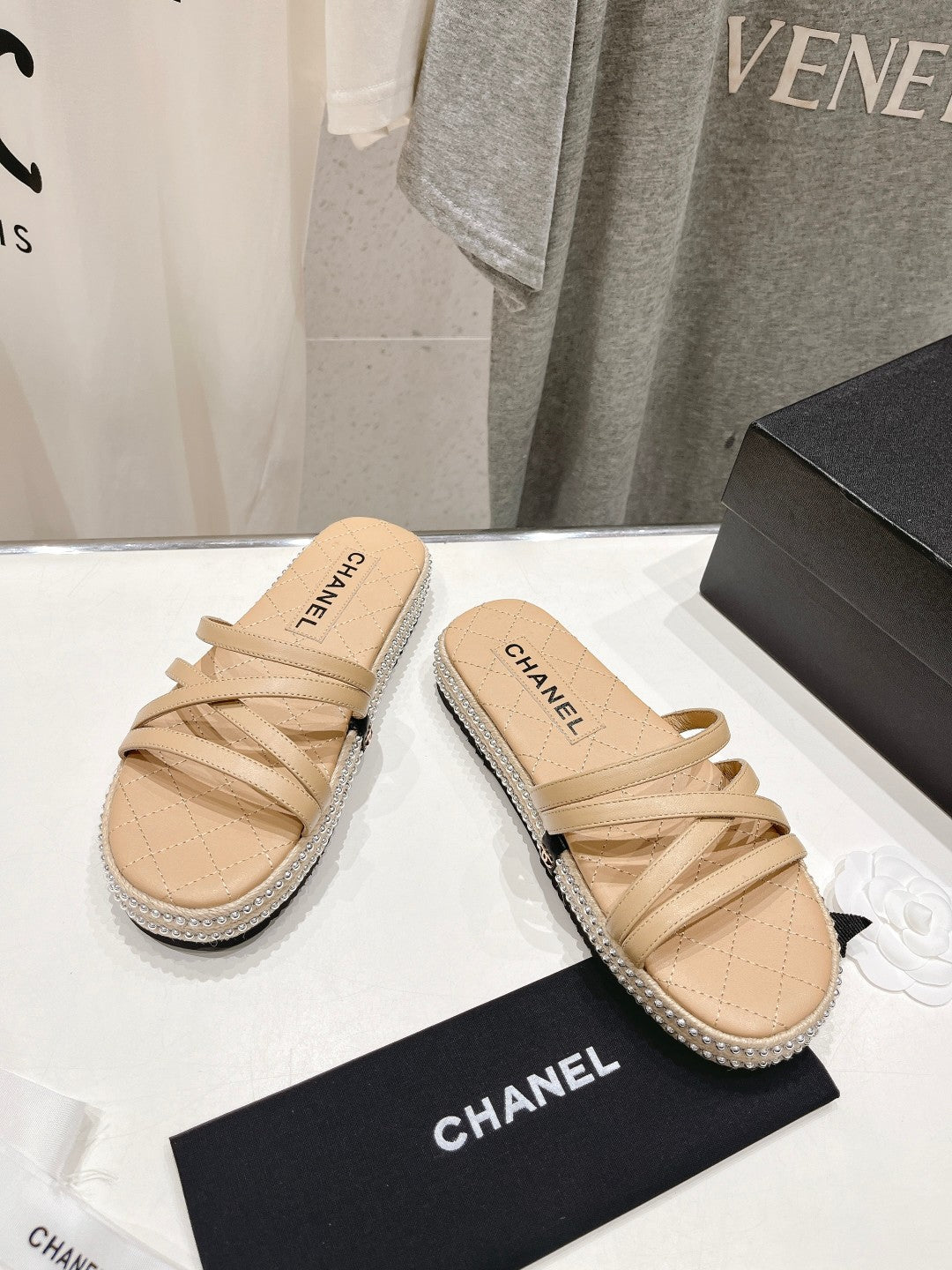 CHANEL SLIPPERS CROSS STRAPS IN BEIGE CREAM LAMBSKIN