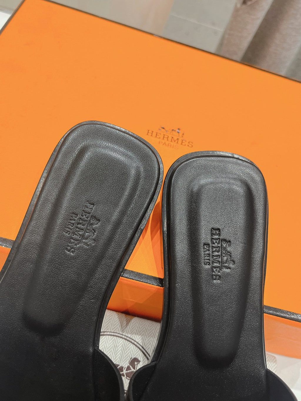 HERMES Idioma Sandal Black Calfskin
