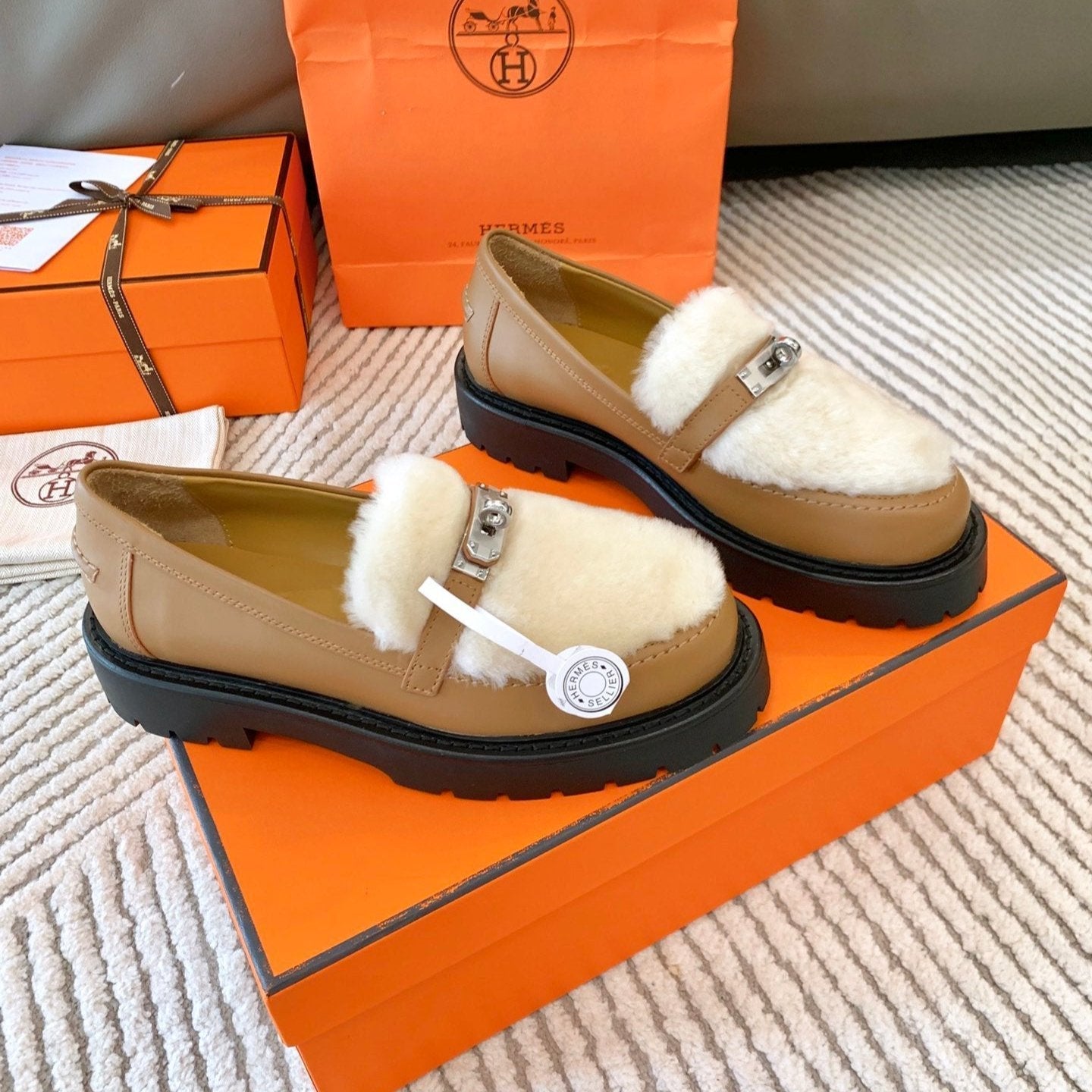 HERMES ICONE LOAFER IN PERU BROWN CALFSKIN WITH WHITE SHEARLING