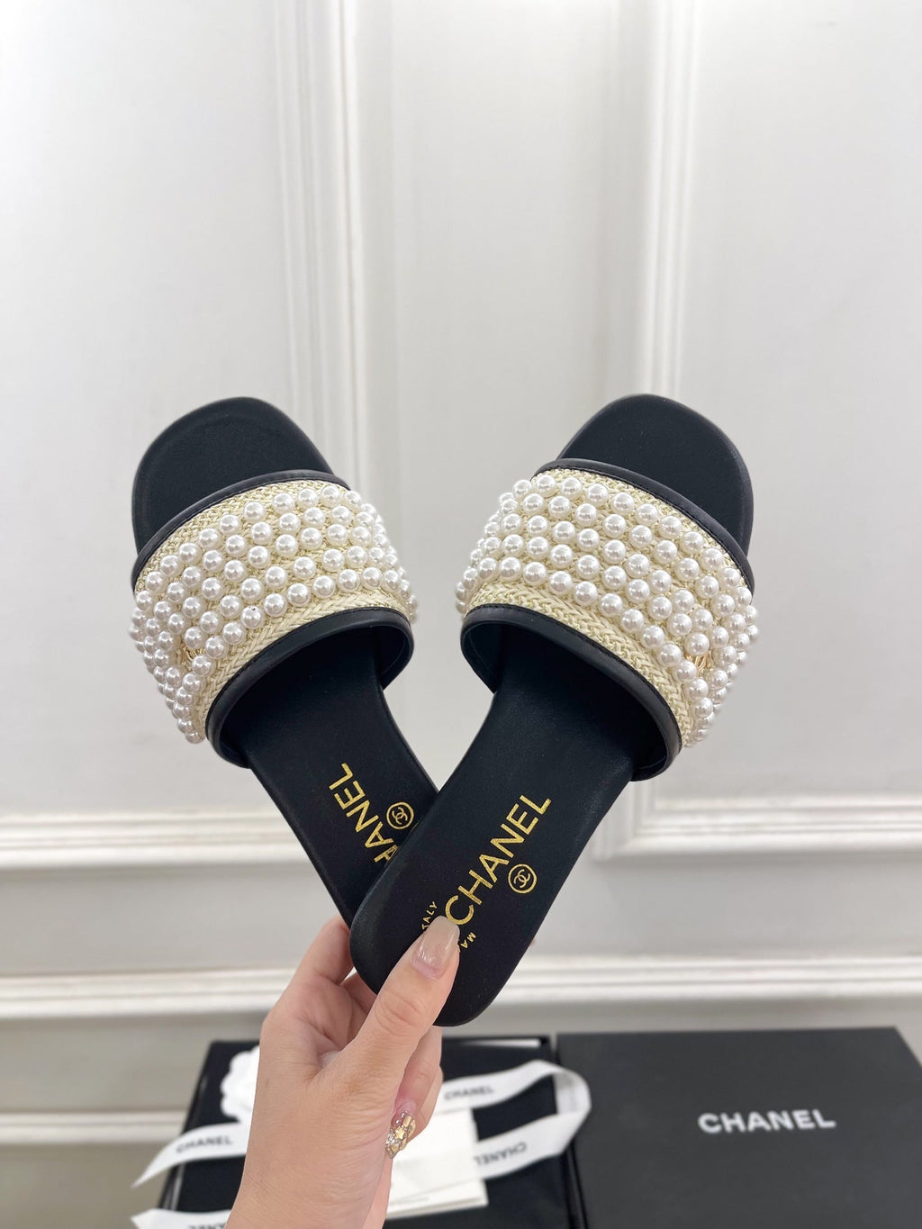 CHANEL FLAT SLIDE IN BLACK CALFSKIN WITH PEARLS