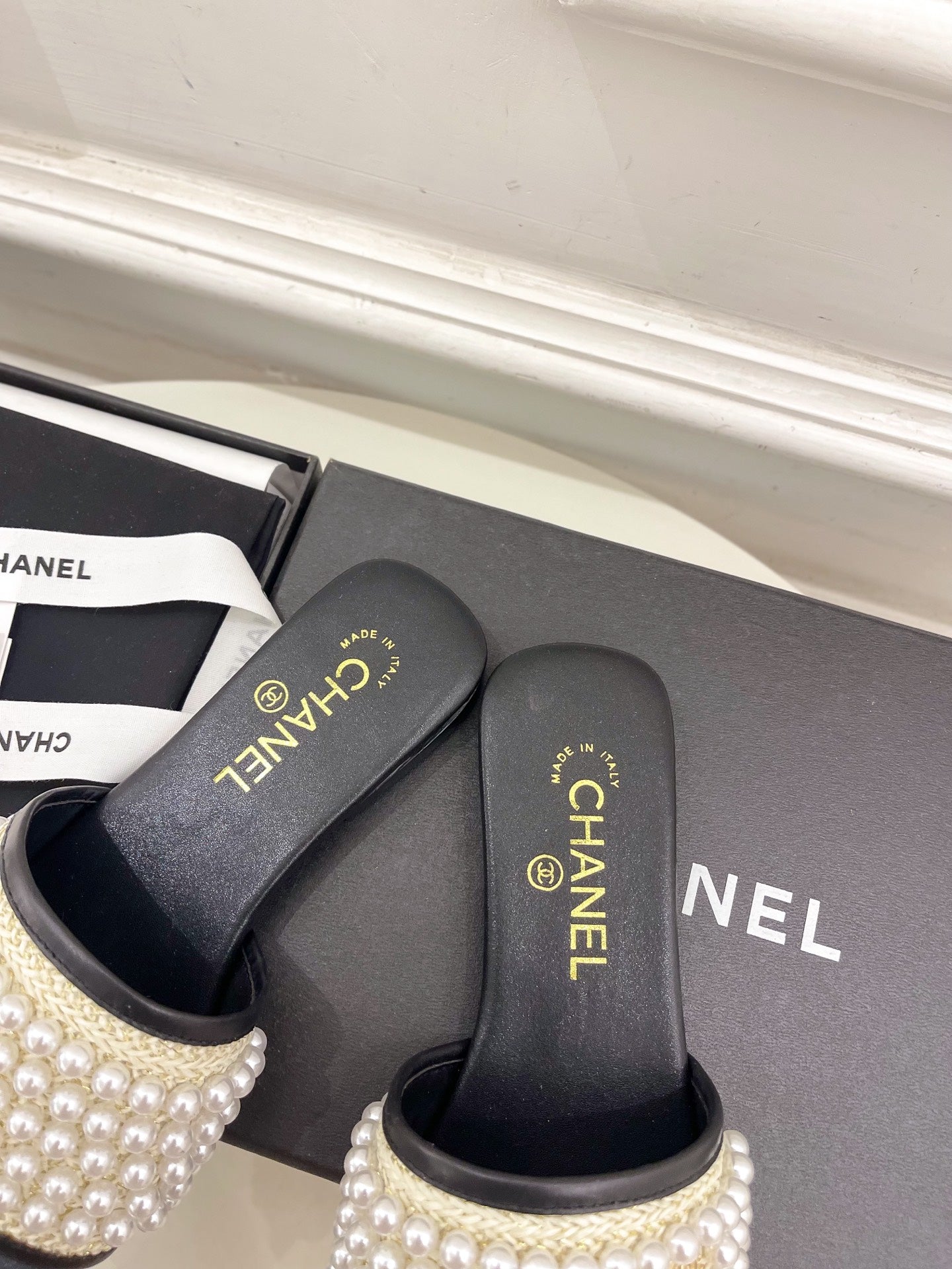 CHANEL FLAT SLIDE IN BLACK CALFSKIN WITH PEARLS