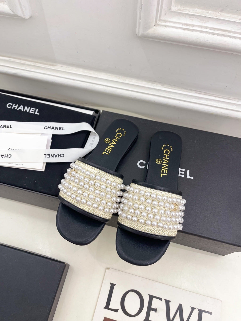 CHANEL FLAT SLIDE IN BLACK CALFSKIN WITH PEARLS
