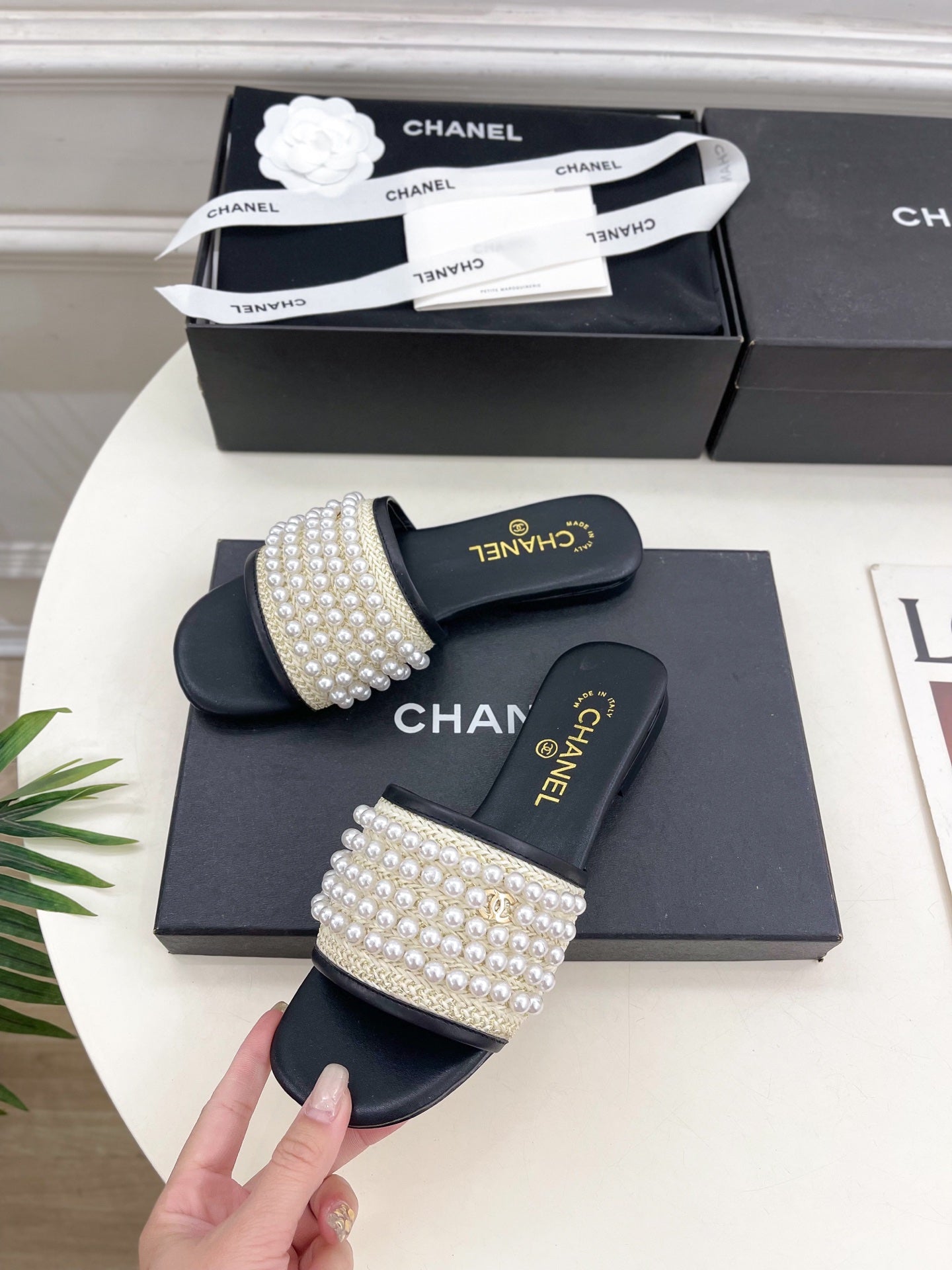 CHANEL FLAT SLIDE IN BLACK CALFSKIN WITH PEARLS