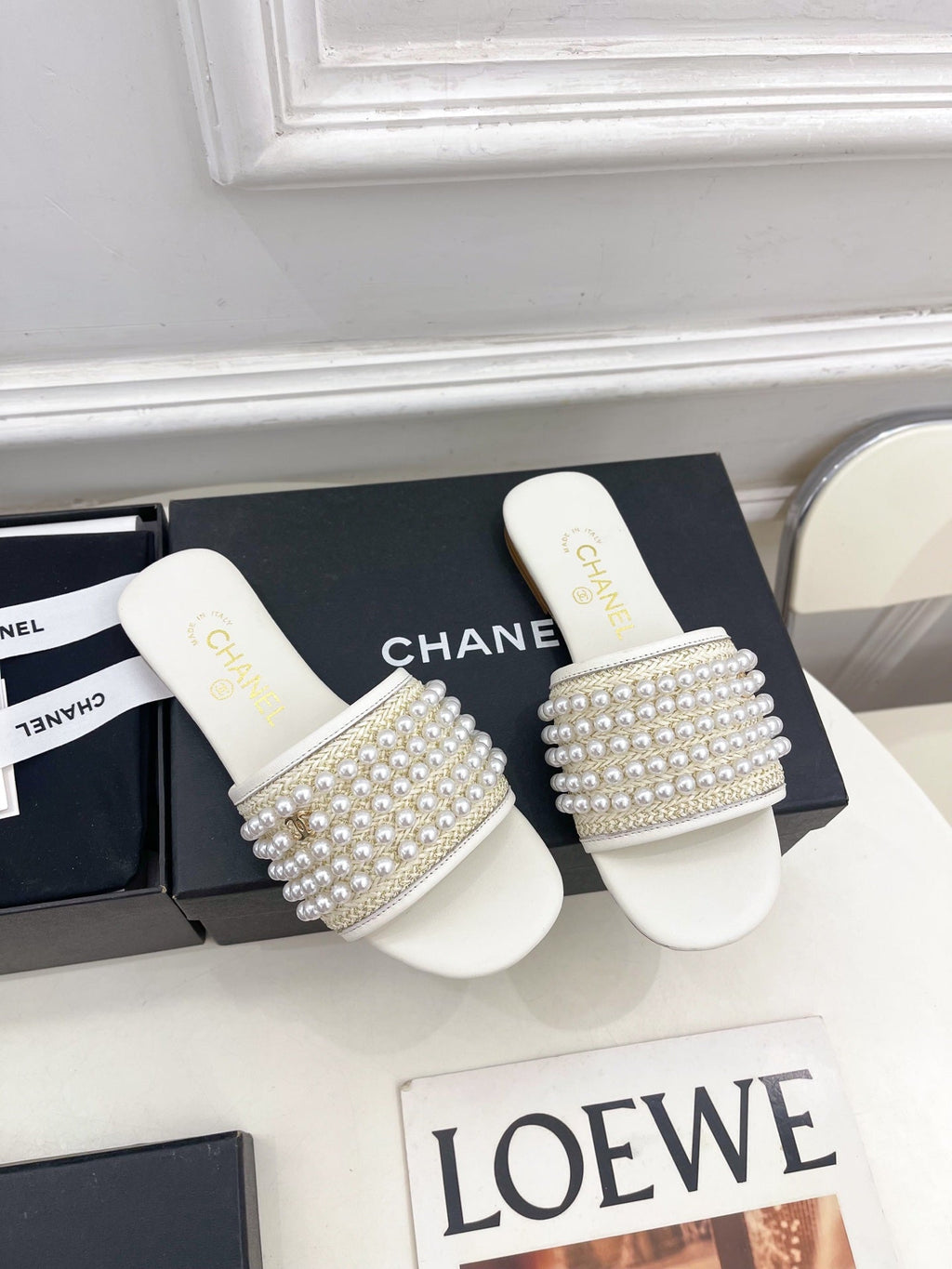 CHANEL FLAT SLIDE IN WHITE CALFSKIN WITH PEARLS
