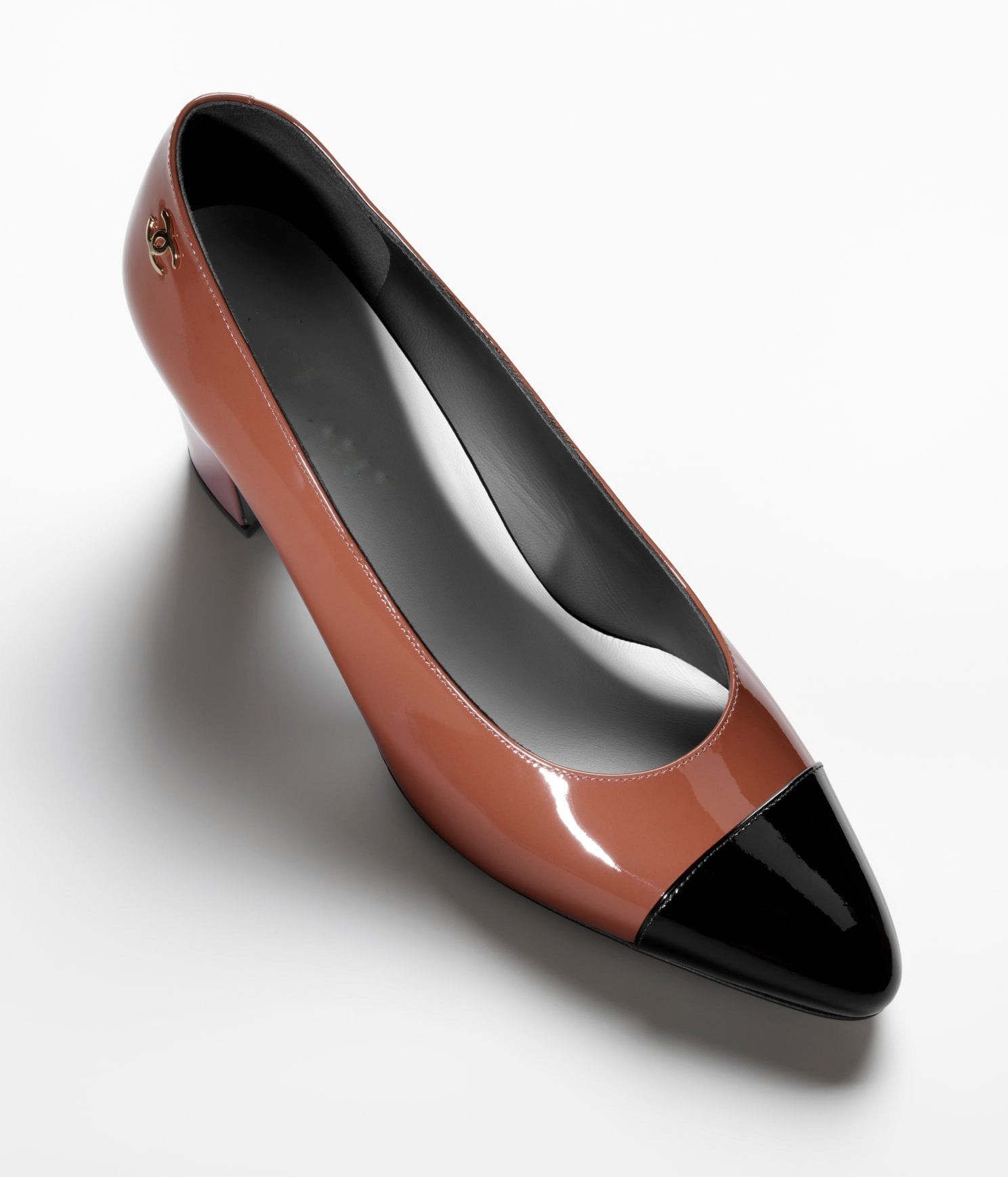 CHANEL PUMPS LIGHT BROWN BLACK PATENT CALFSKIN