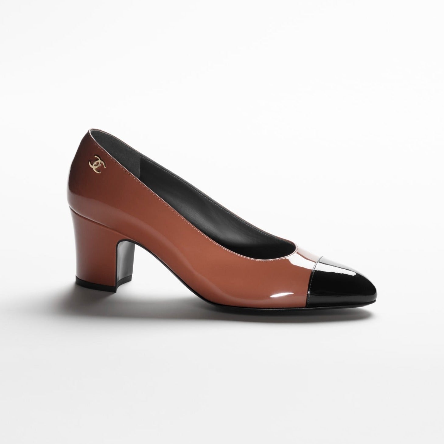 CHANEL PUMPS LIGHT BROWN BLACK PATENT CALFSKIN