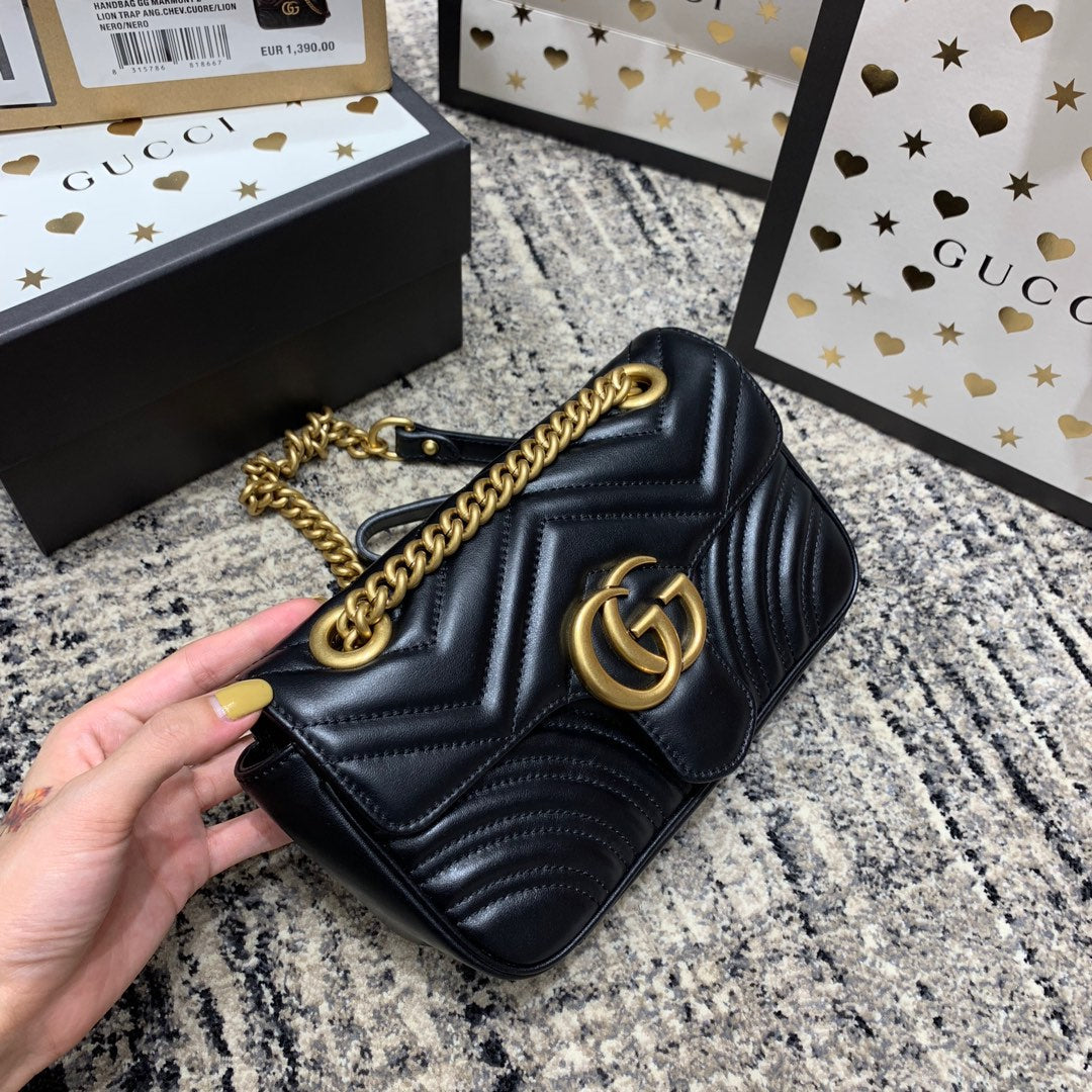 GUCCI Marmont 22cm Black Calfskin Gold Hardware