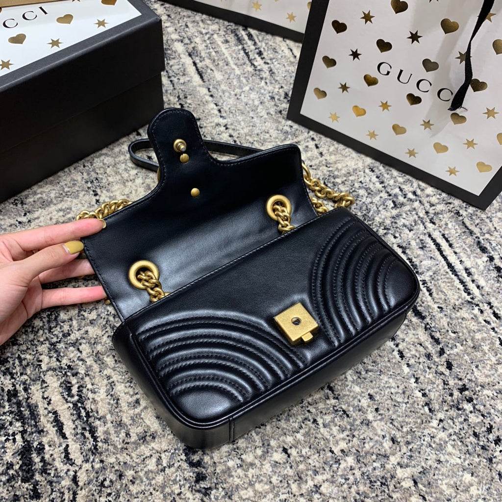GUCCI Marmont 22cm Black Calfskin Gold Hardware